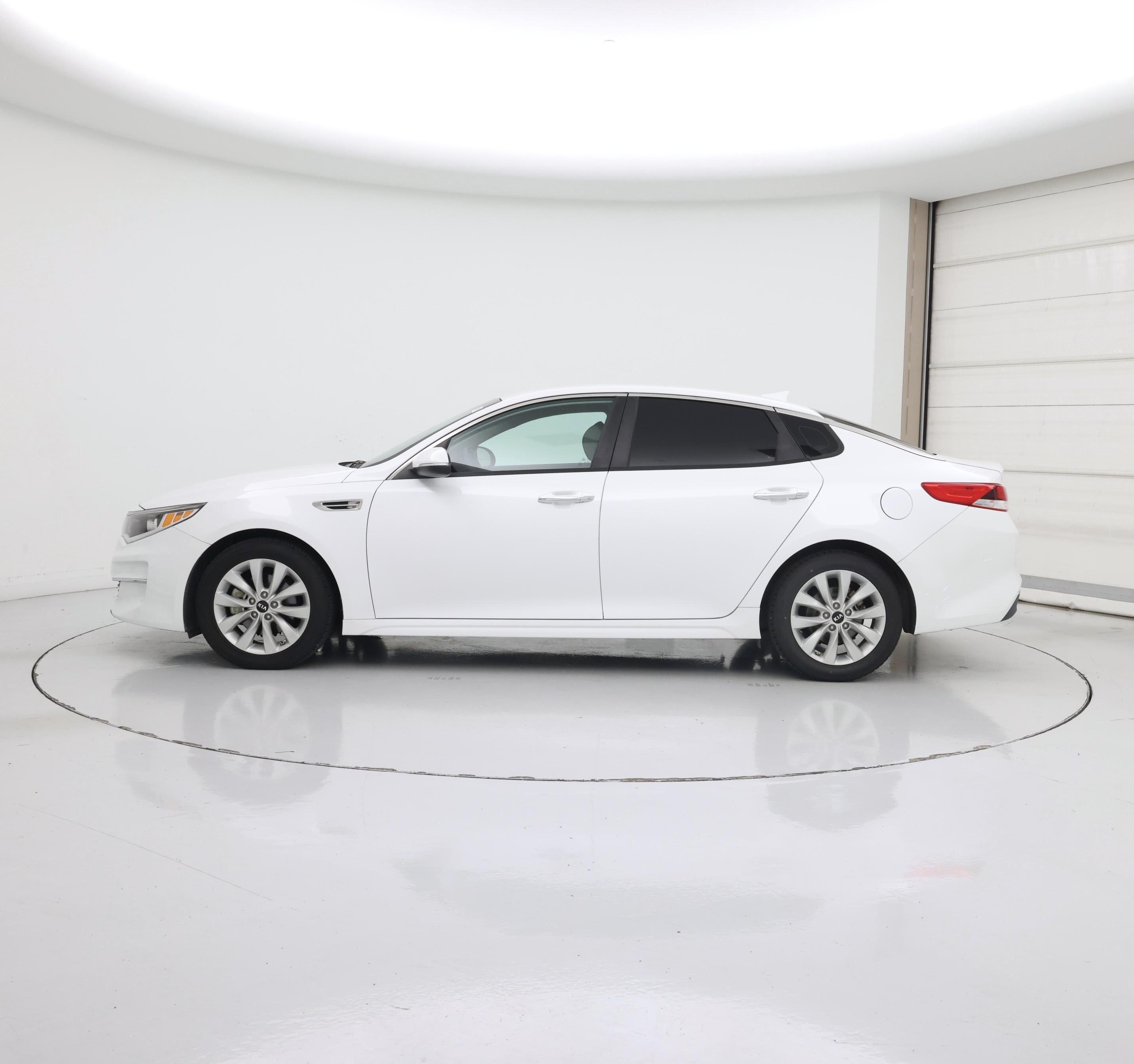Thumbnail: 2018 Kia Optima - 3