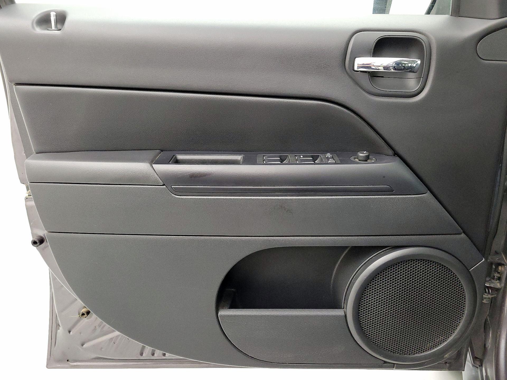 Thumbnail: 2015 Jeep Patriot - 12