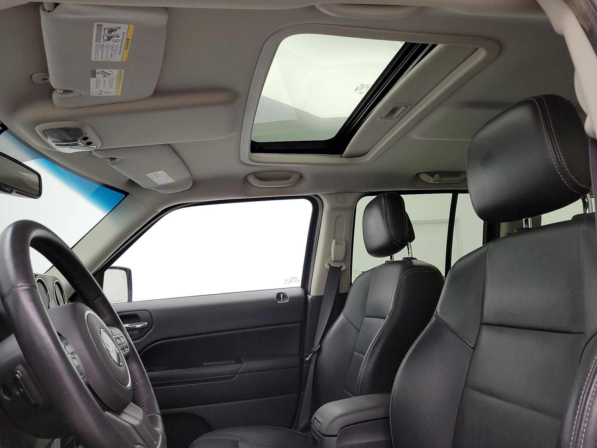 Thumbnail: 2015 Jeep Patriot - 17