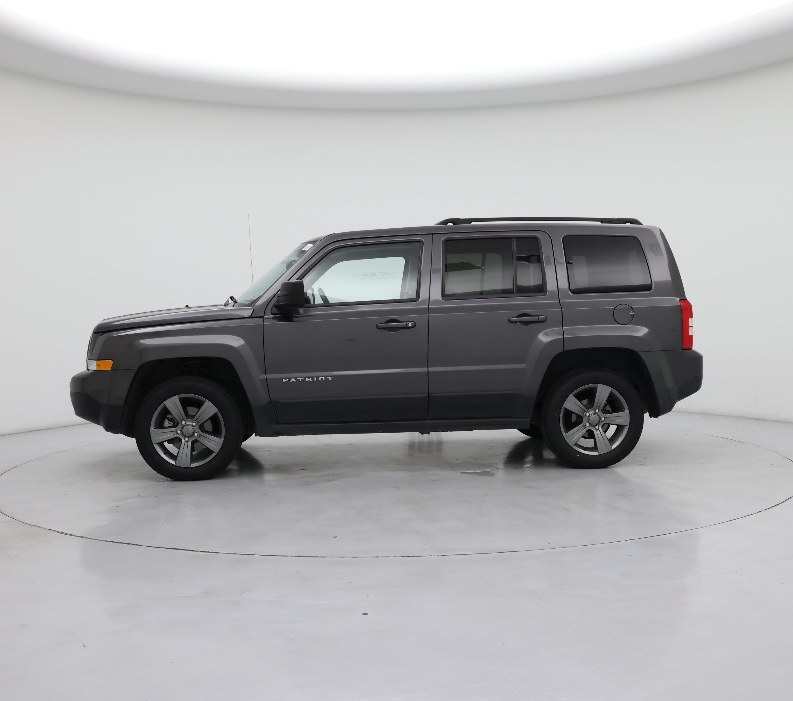 Thumbnail: 2015 Jeep Patriot - 3