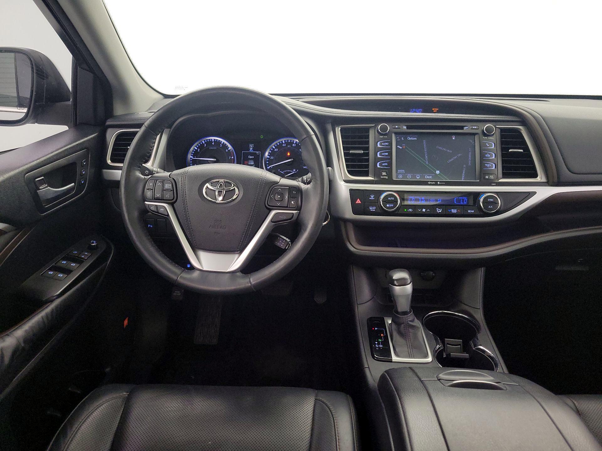Thumbnail: 2015 Toyota Highlander - 10
