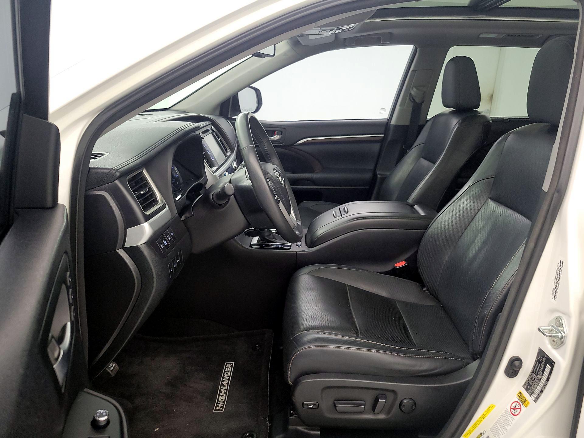 Thumbnail: 2015 Toyota Highlander - 11