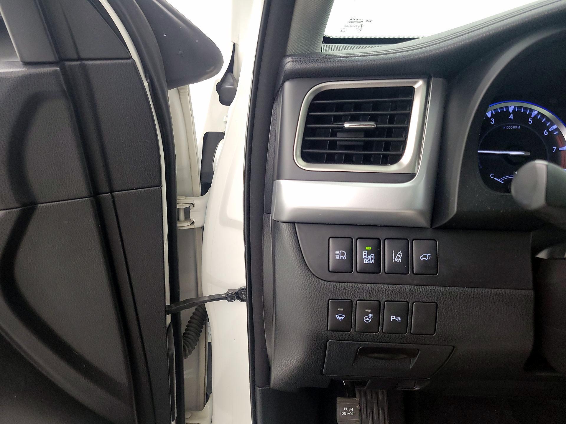 Thumbnail: 2015 Toyota Highlander - 13
