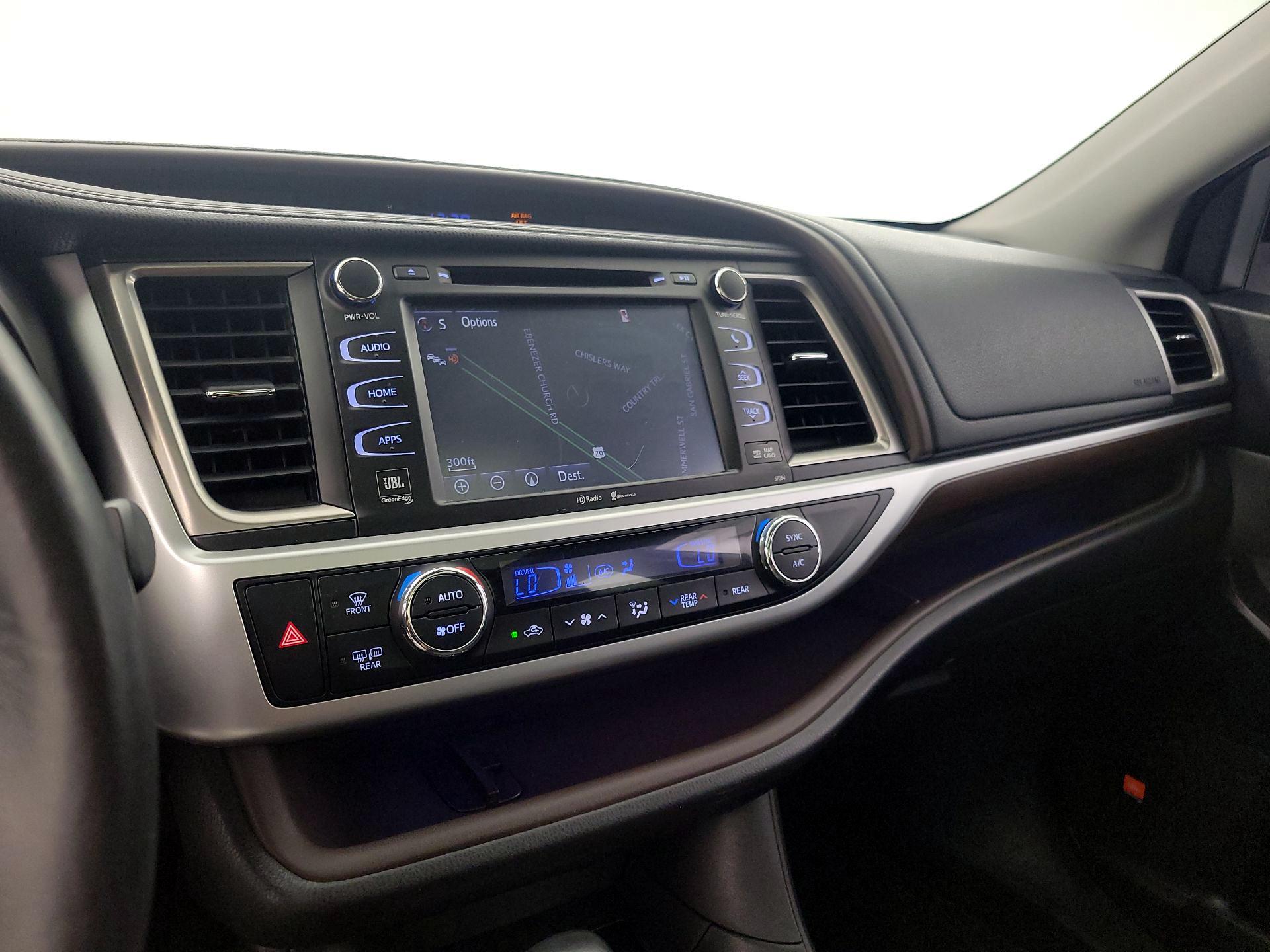 Thumbnail: 2015 Toyota Highlander - 14