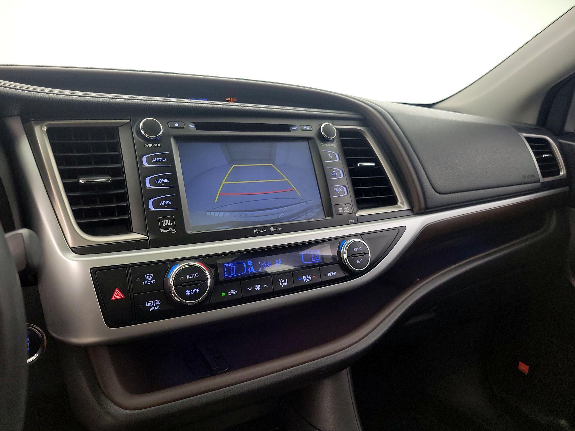 Thumbnail: 2015 Toyota Highlander - 15