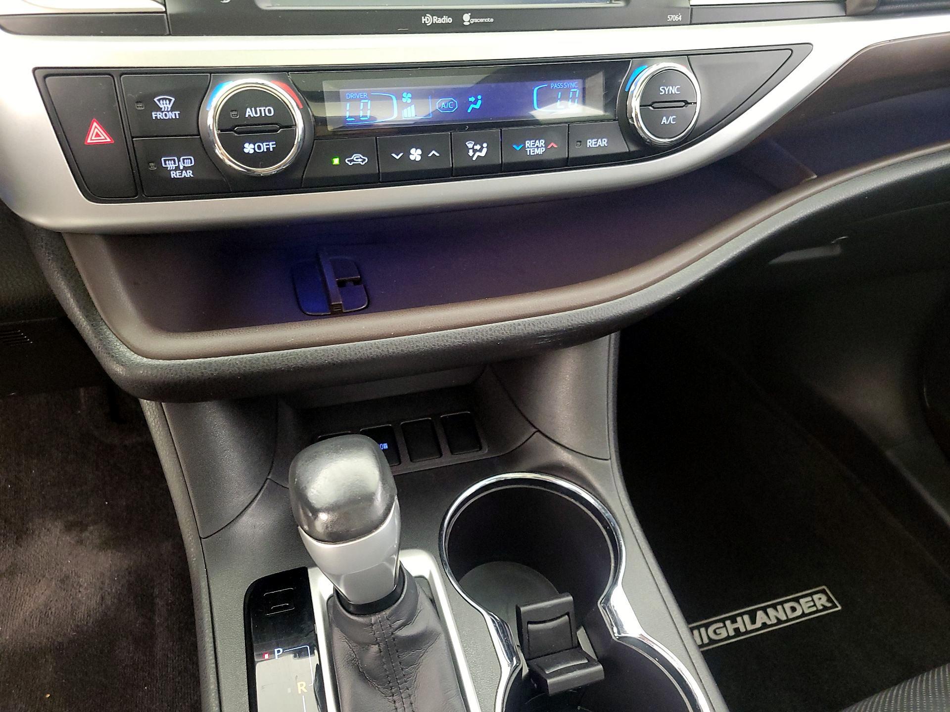 Thumbnail: 2015 Toyota Highlander - 17