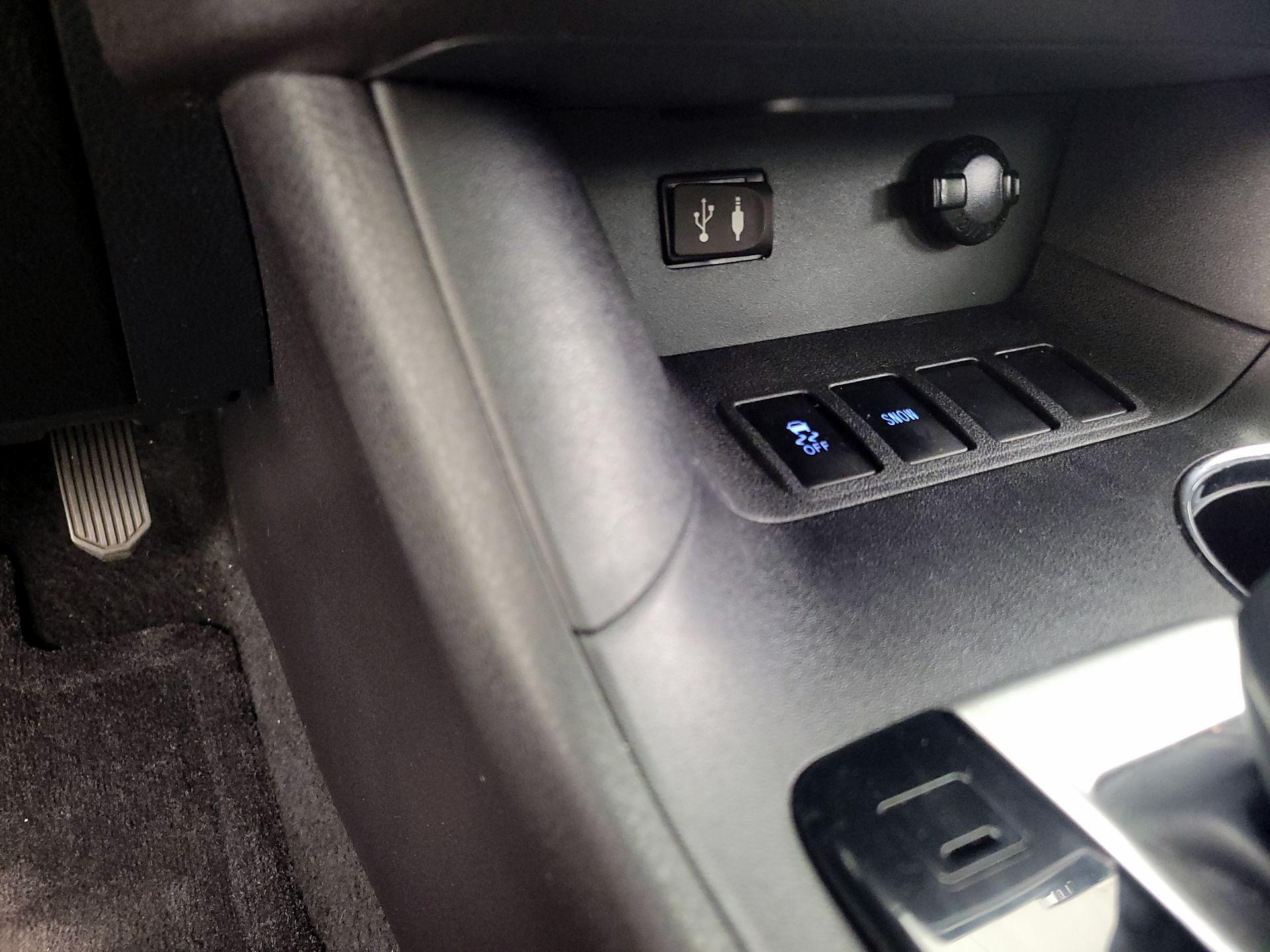 Thumbnail: 2015 Toyota Highlander - 19