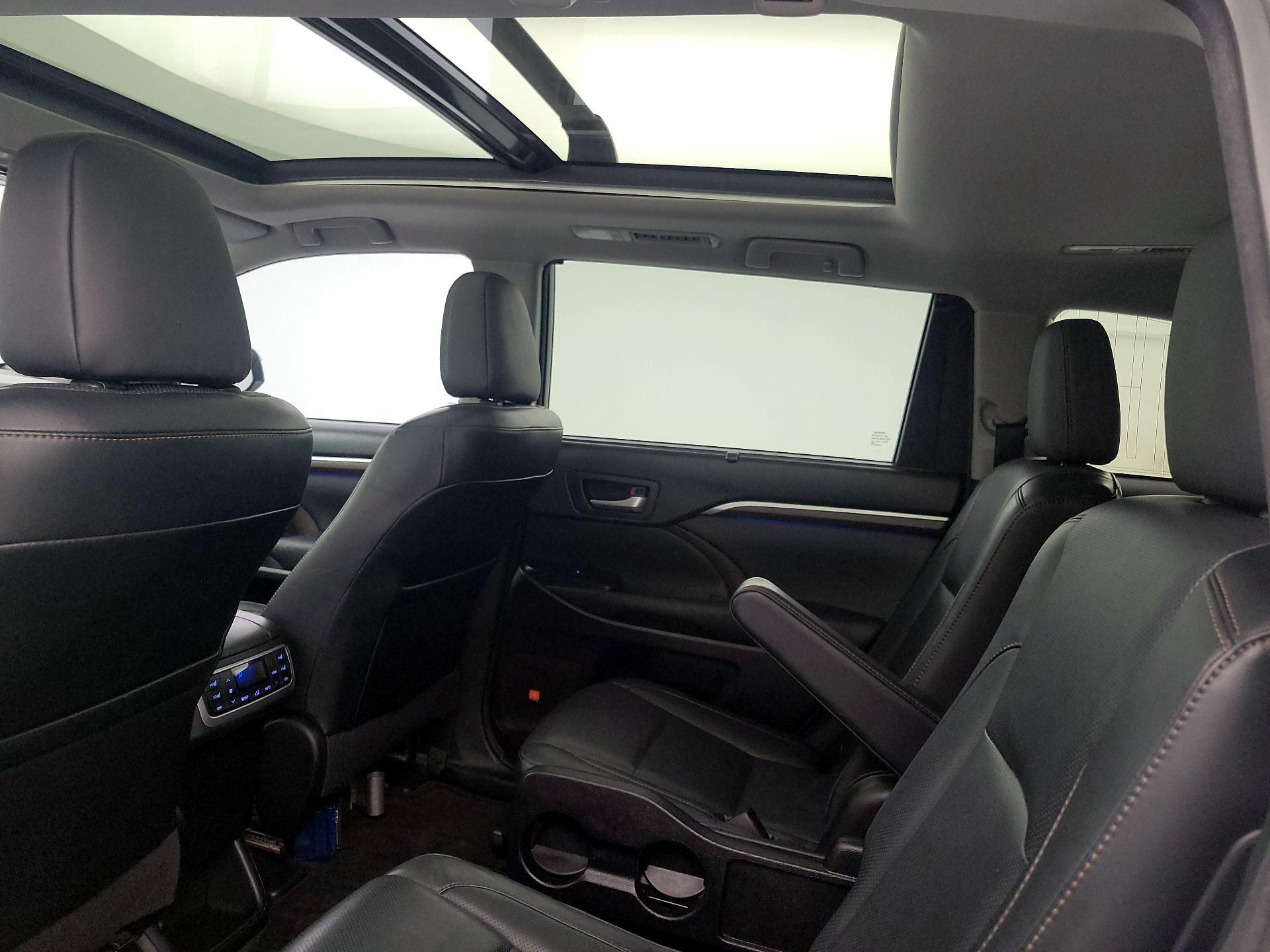 Thumbnail: 2015 Toyota Highlander - 20