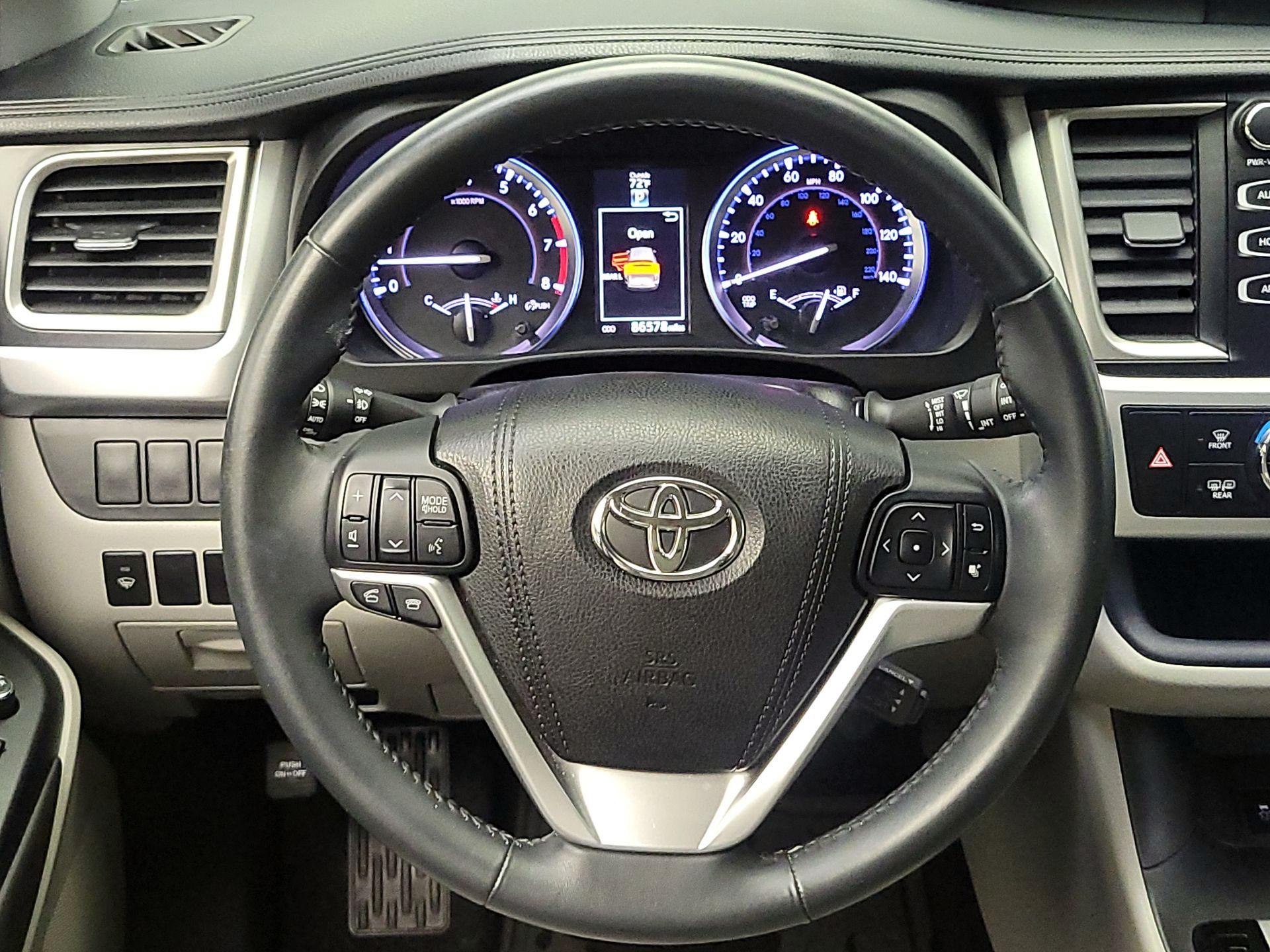 Thumbnail: 2016 Toyota Highlander - 10