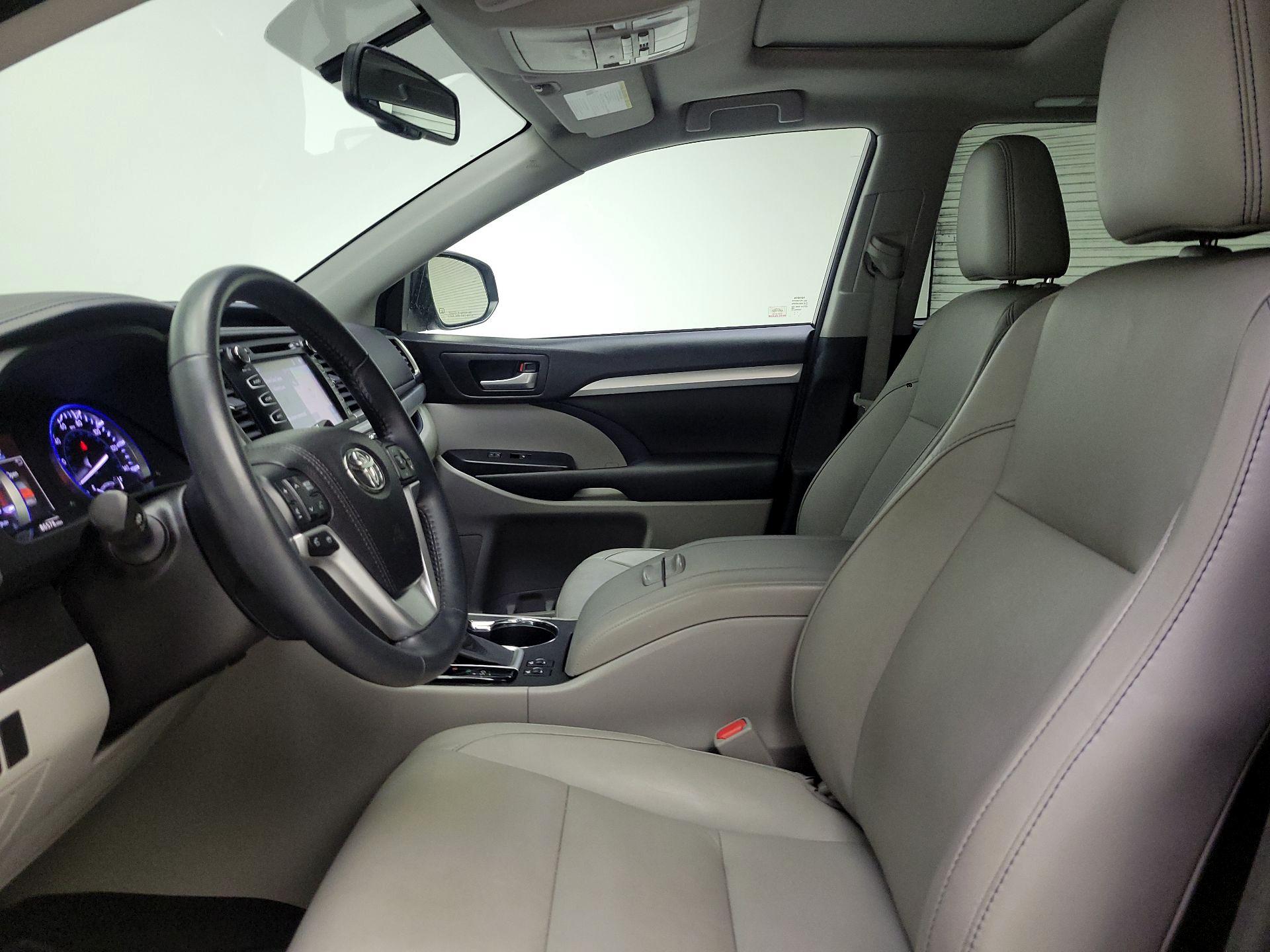 Thumbnail: 2016 Toyota Highlander - 11