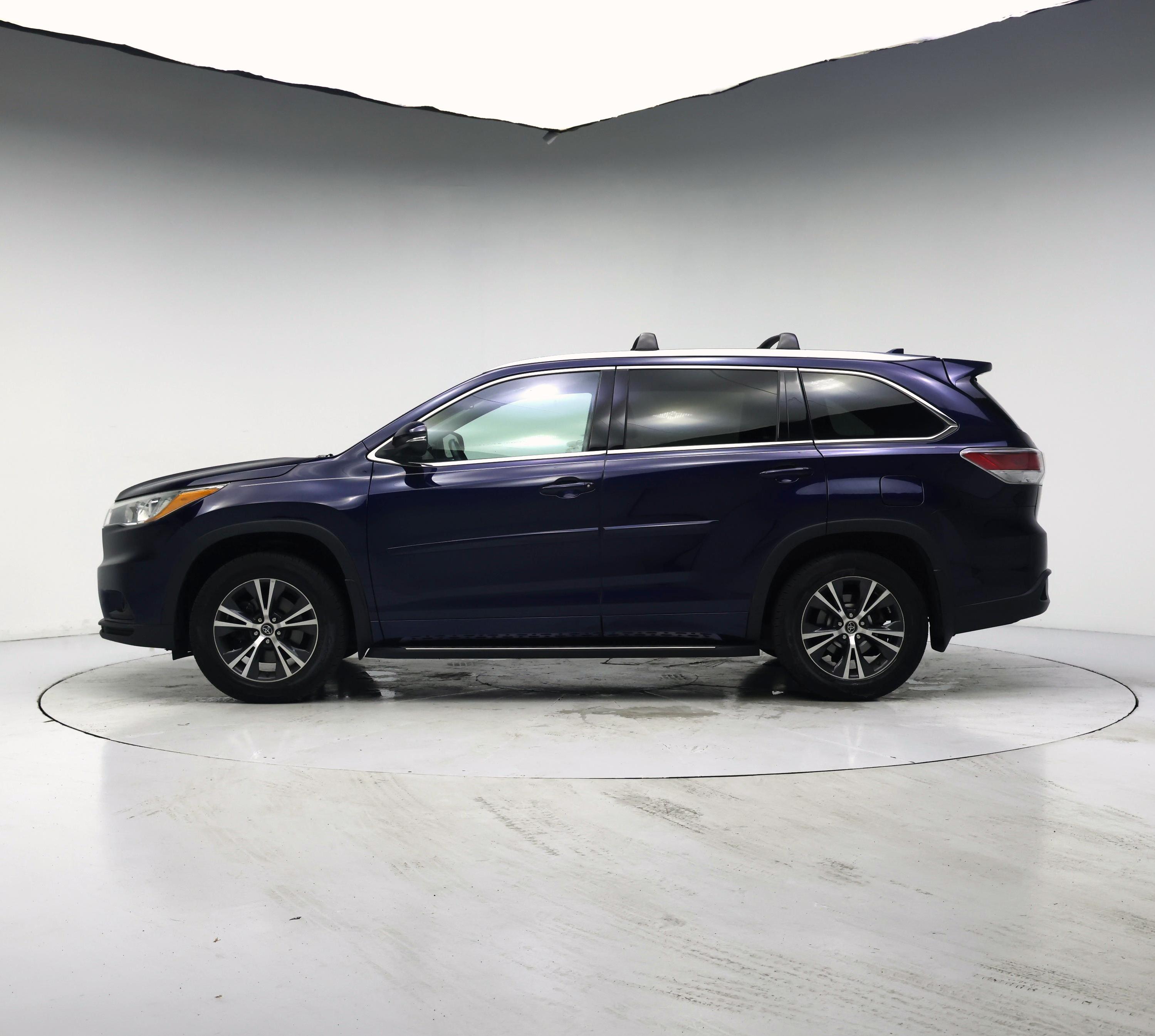 Thumbnail: 2016 Toyota Highlander - 3