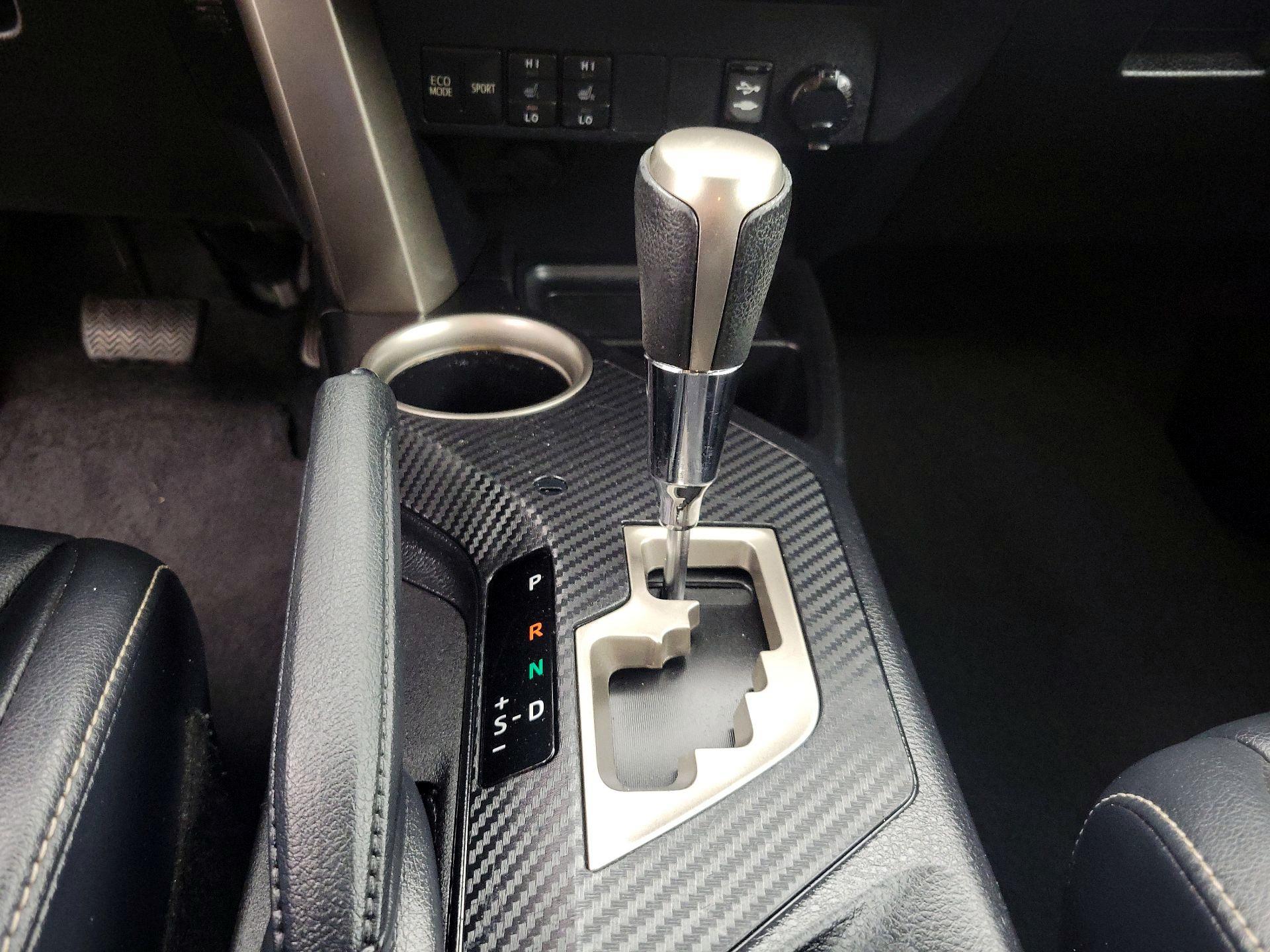 Thumbnail: 2014 Toyota RAV4 - 17