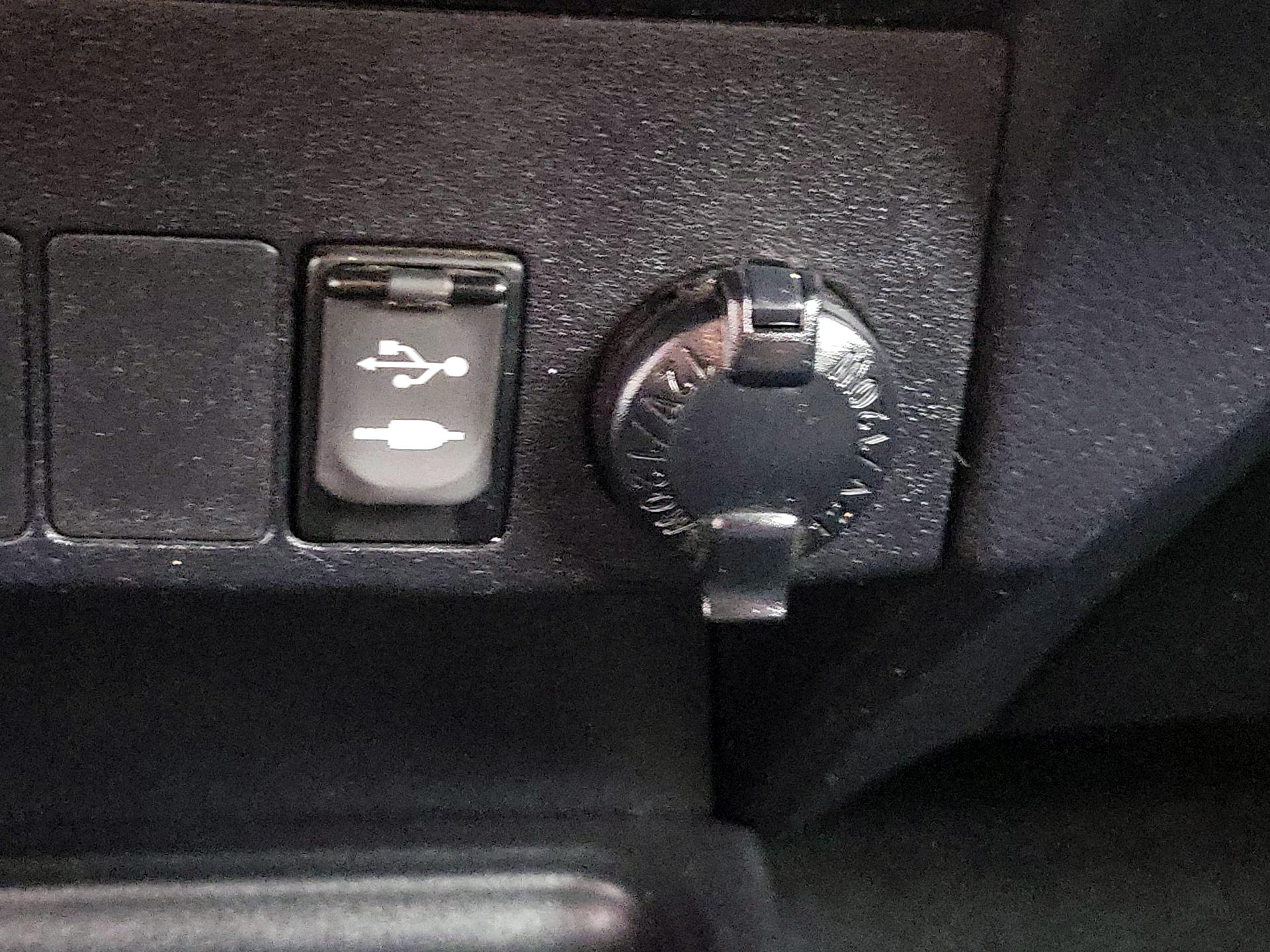 Thumbnail: 2014 Toyota RAV4 - 18