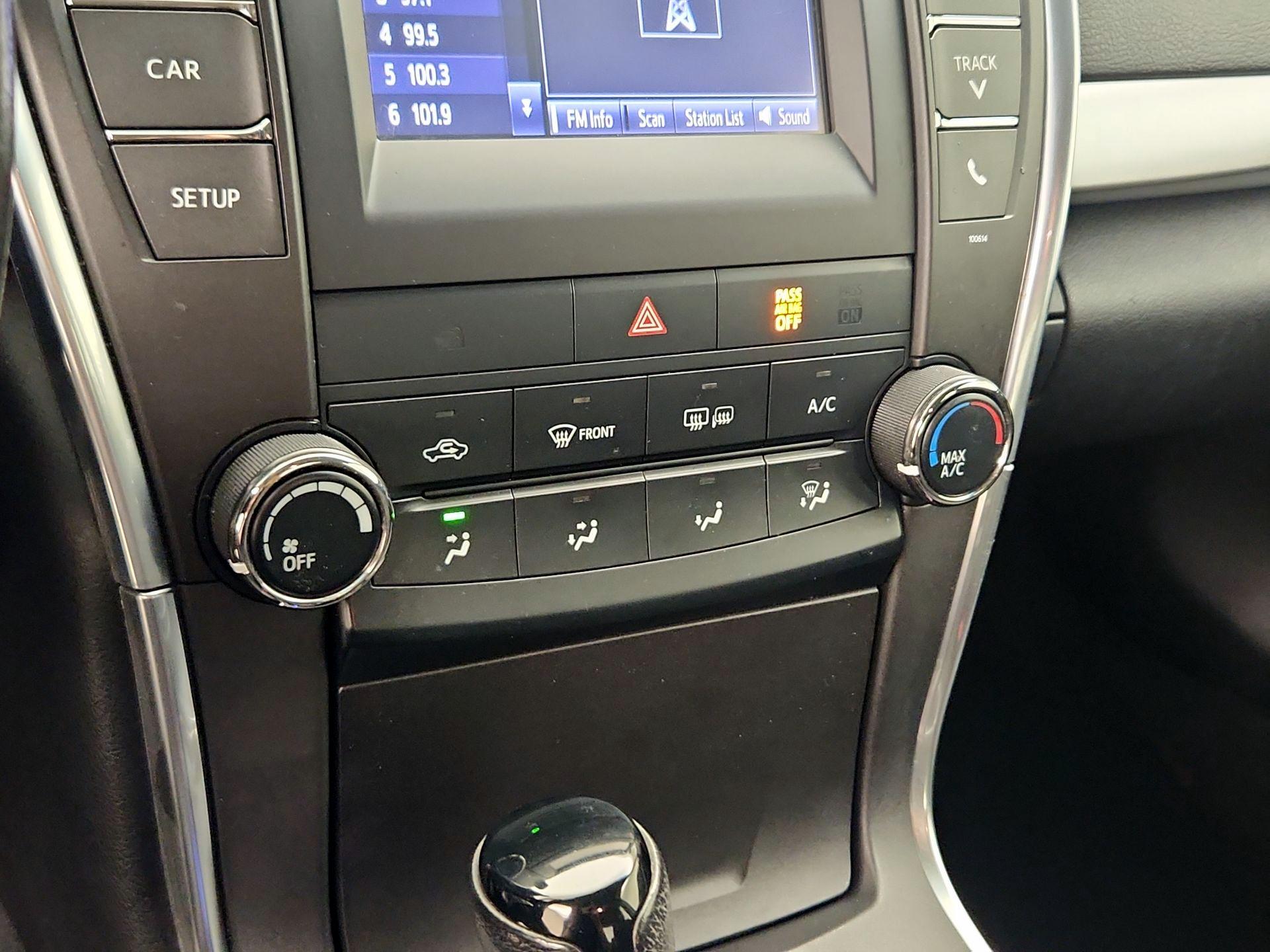 Thumbnail: 2016 Toyota Camry - 15