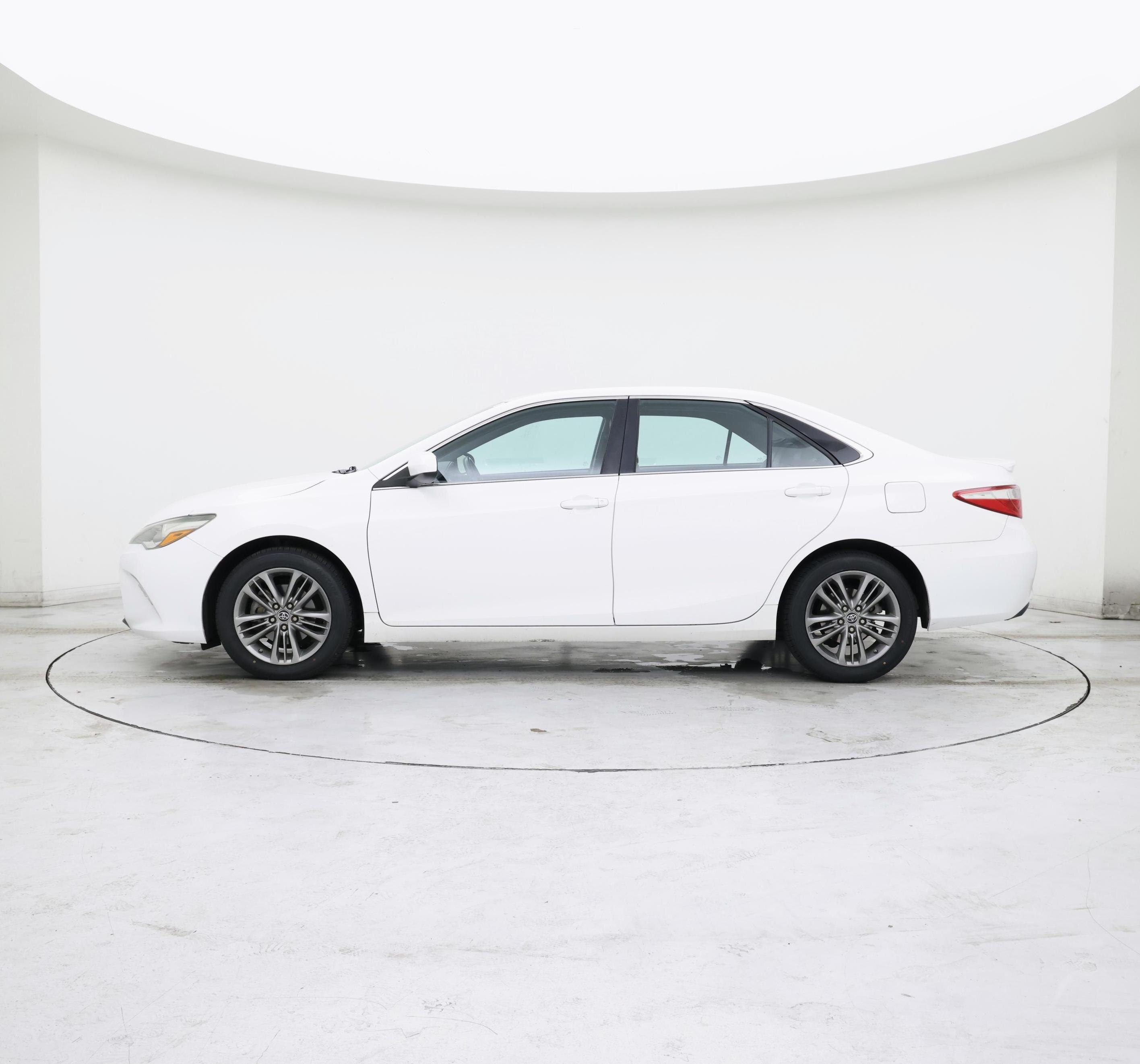 Thumbnail: 2016 Toyota Camry - 3