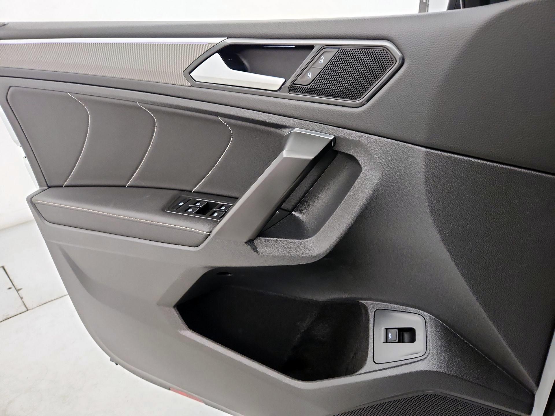 Thumbnail: 2022 Volkswagen Tiguan - 12