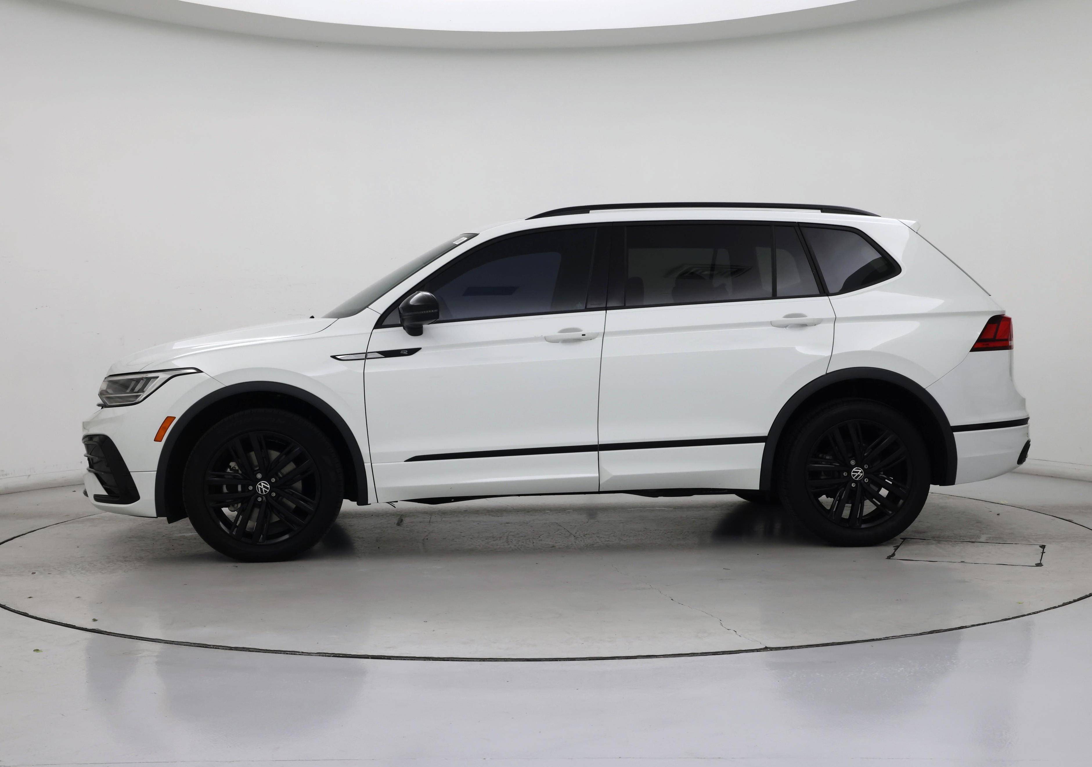 Thumbnail: 2022 Volkswagen Tiguan - 3