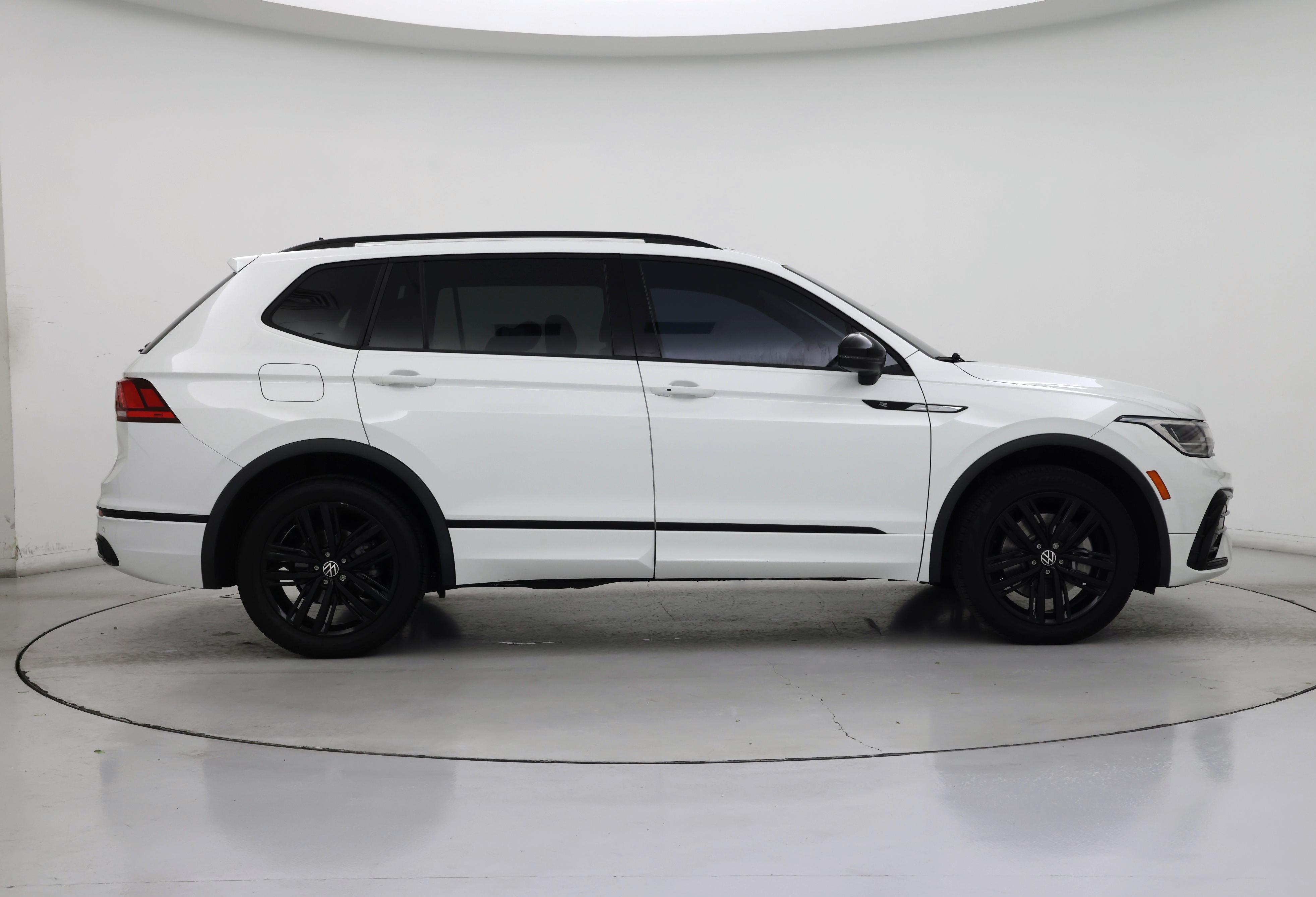Thumbnail: 2022 Volkswagen Tiguan - 7