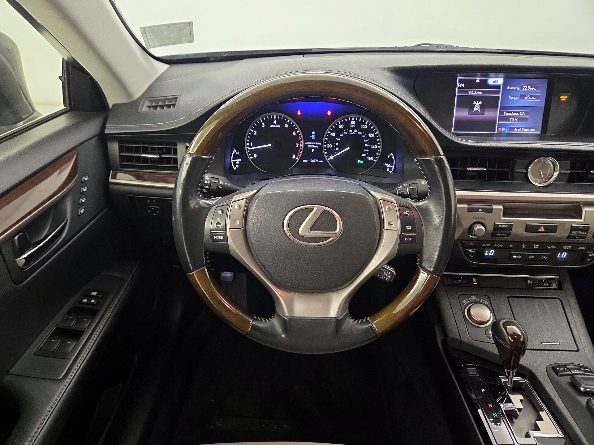 Thumbnail: 2015 Lexus ES - 10