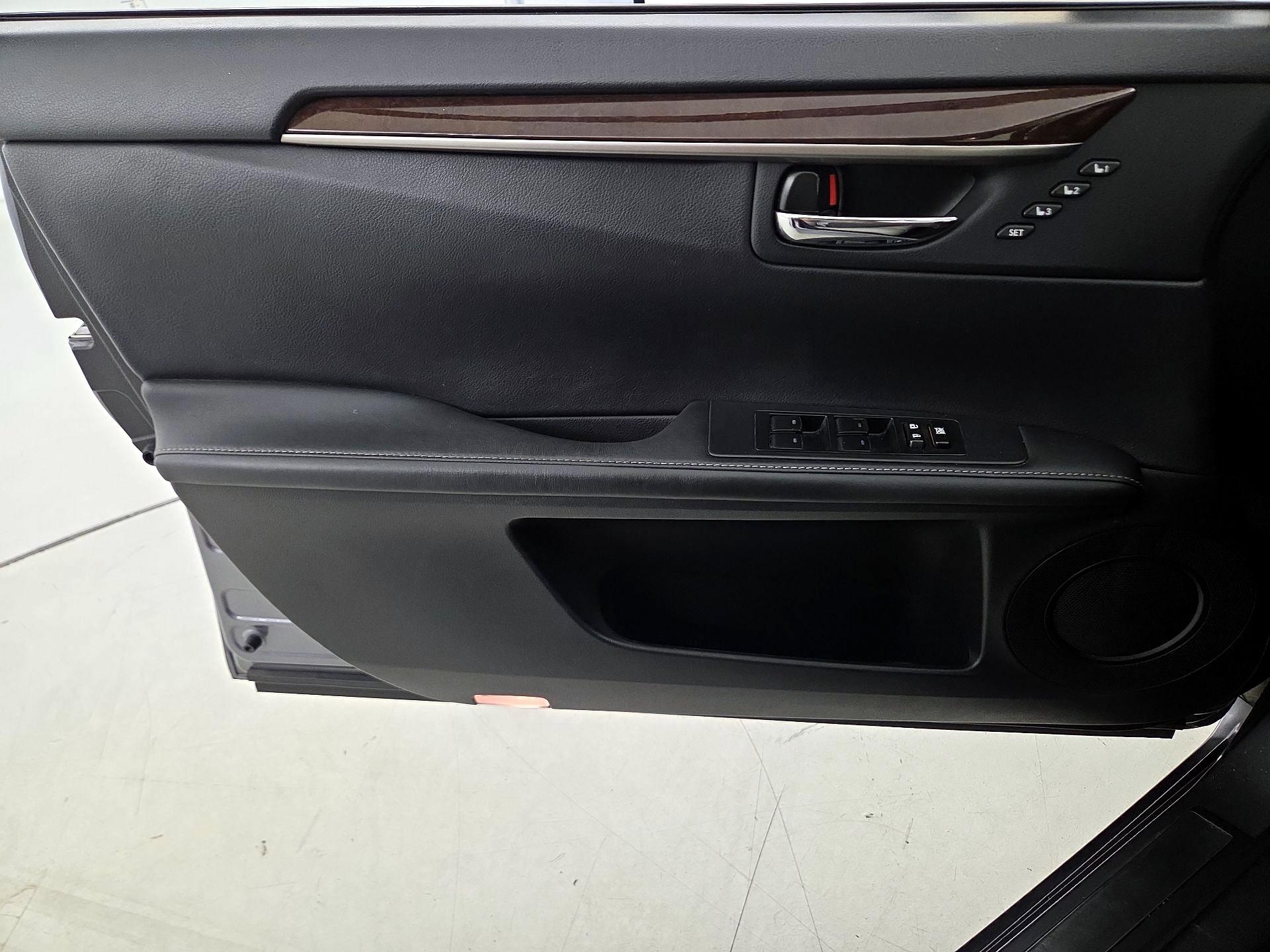 Thumbnail: 2015 Lexus ES - 12