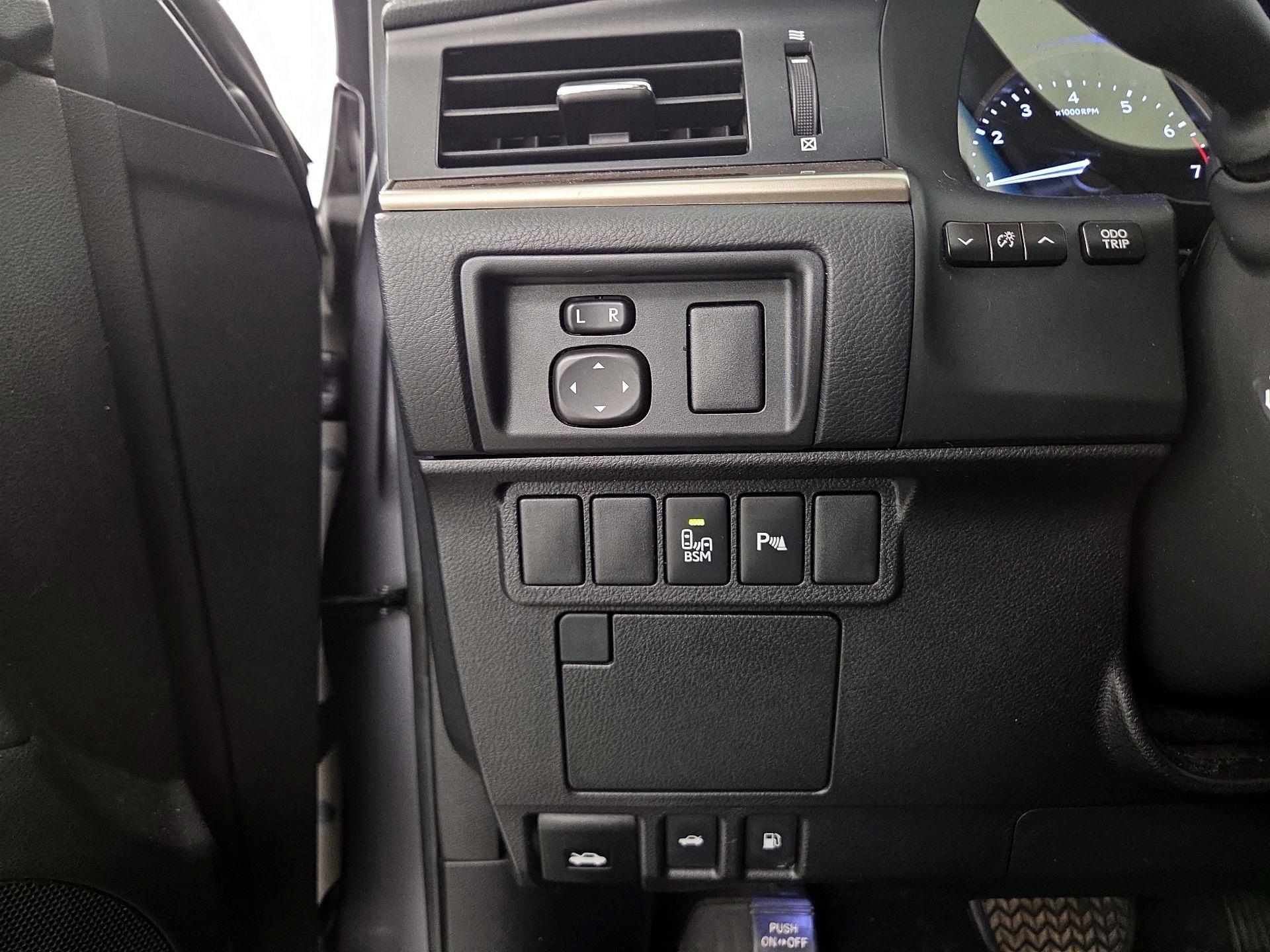 Thumbnail: 2015 Lexus ES - 13