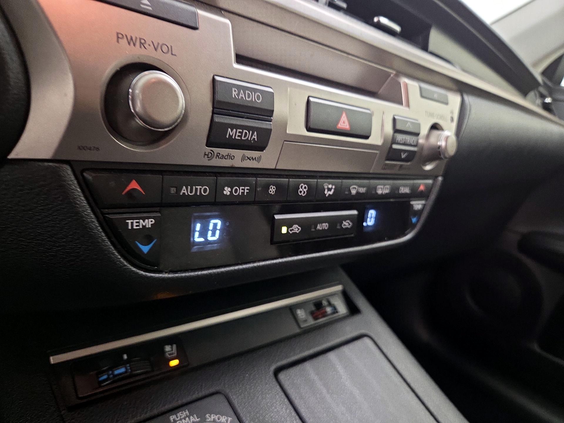 Thumbnail: 2015 Lexus ES - 16