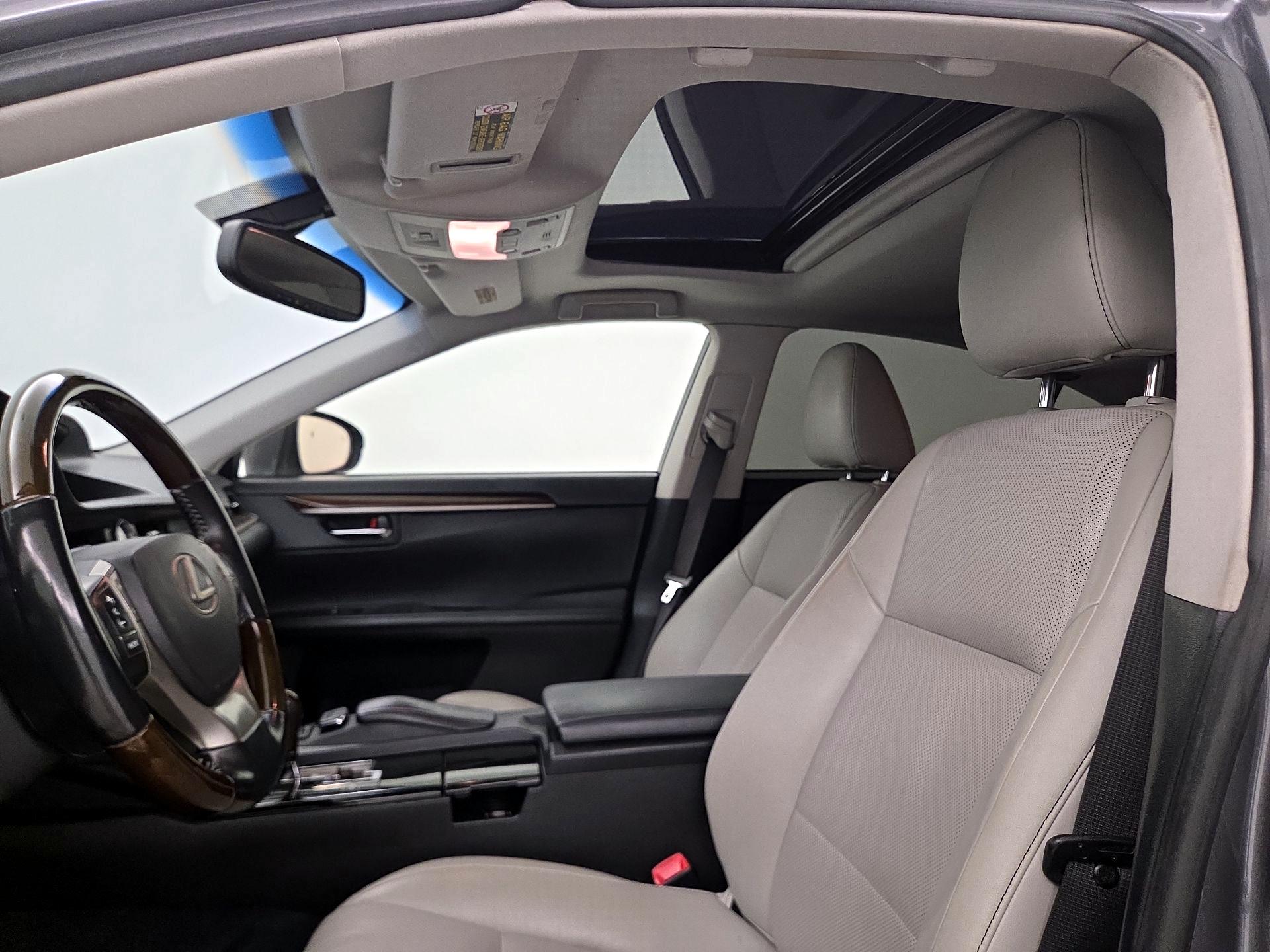 Thumbnail: 2015 Lexus ES - 19