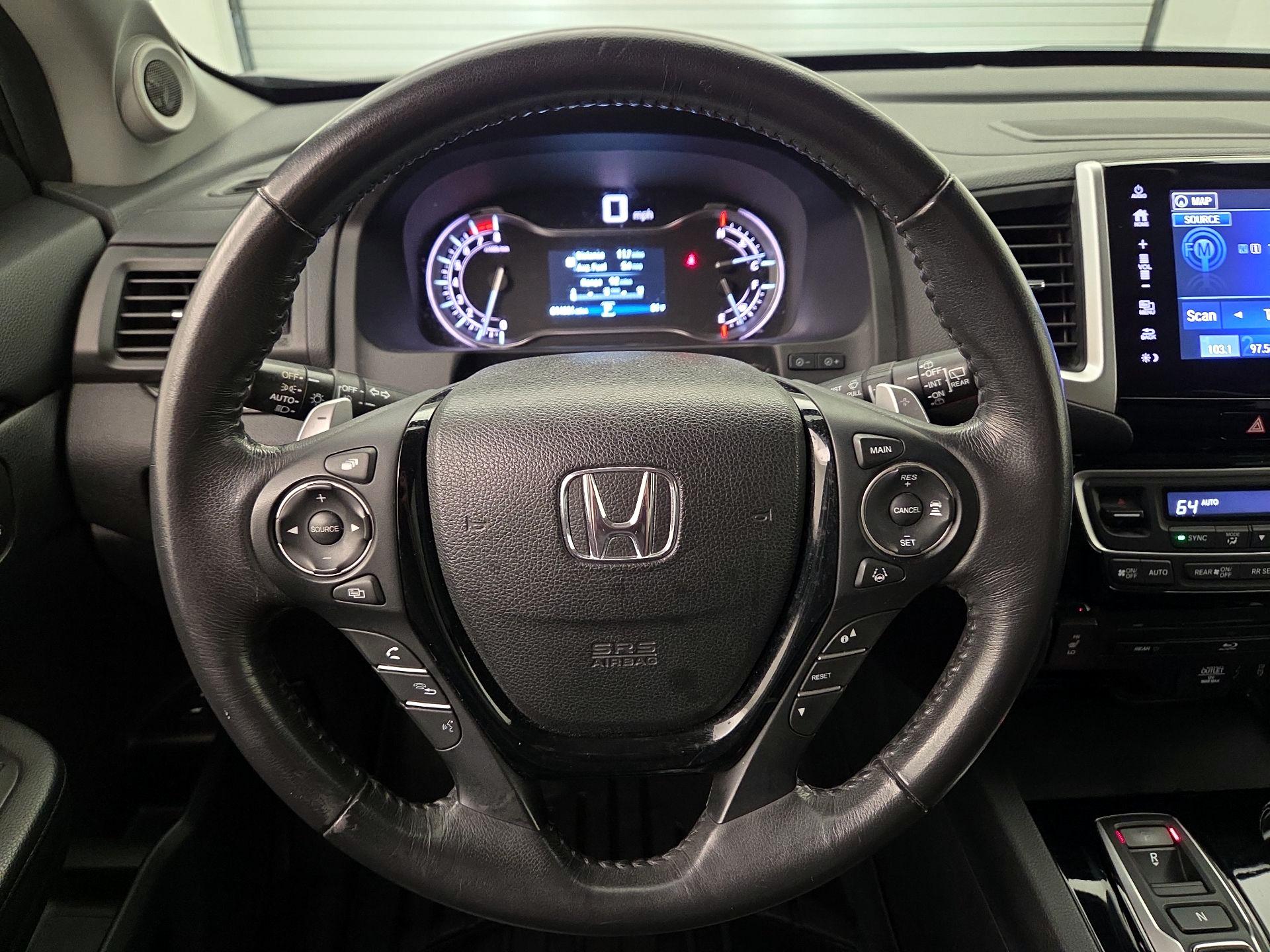Thumbnail: 2017 Honda Pilot - 10