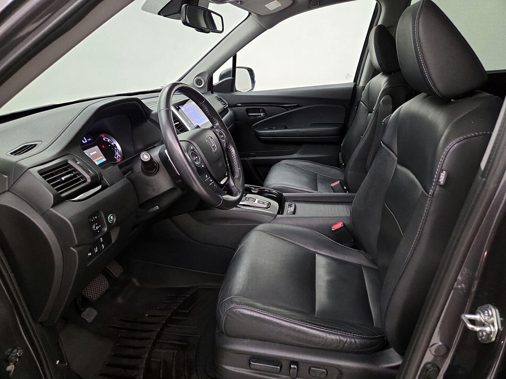 Thumbnail: 2017 Honda Pilot - 11