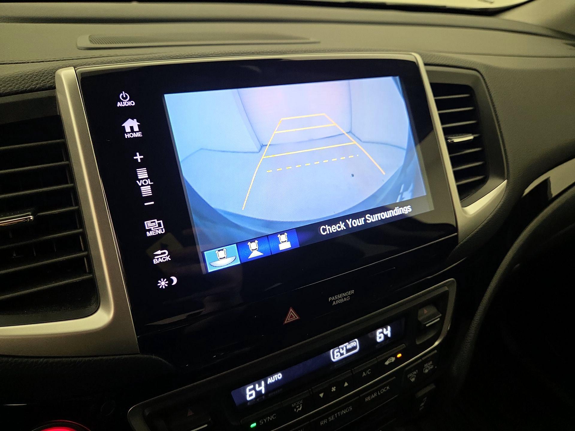 Thumbnail: 2017 Honda Pilot - 14
