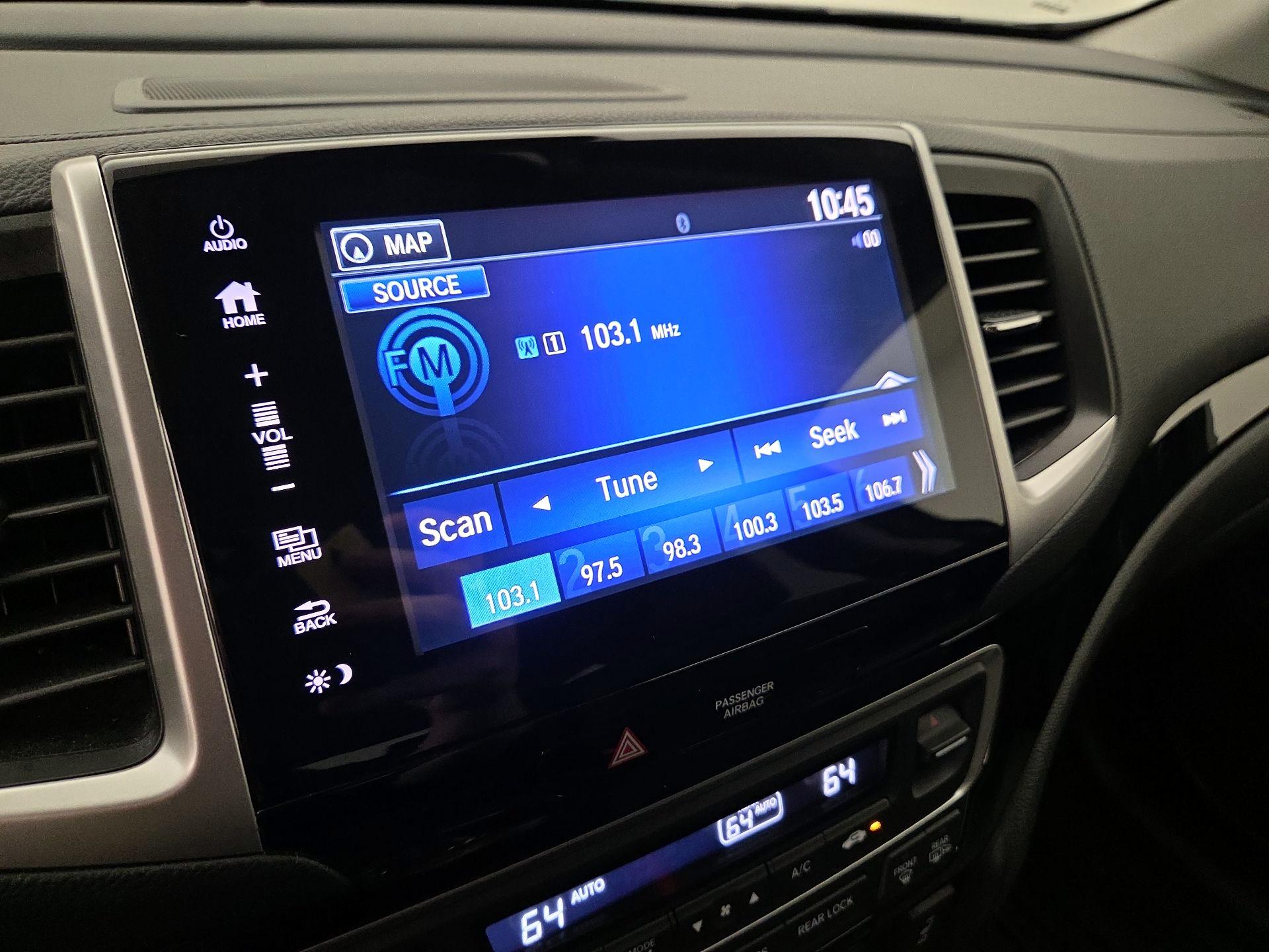 Thumbnail: 2017 Honda Pilot - 15