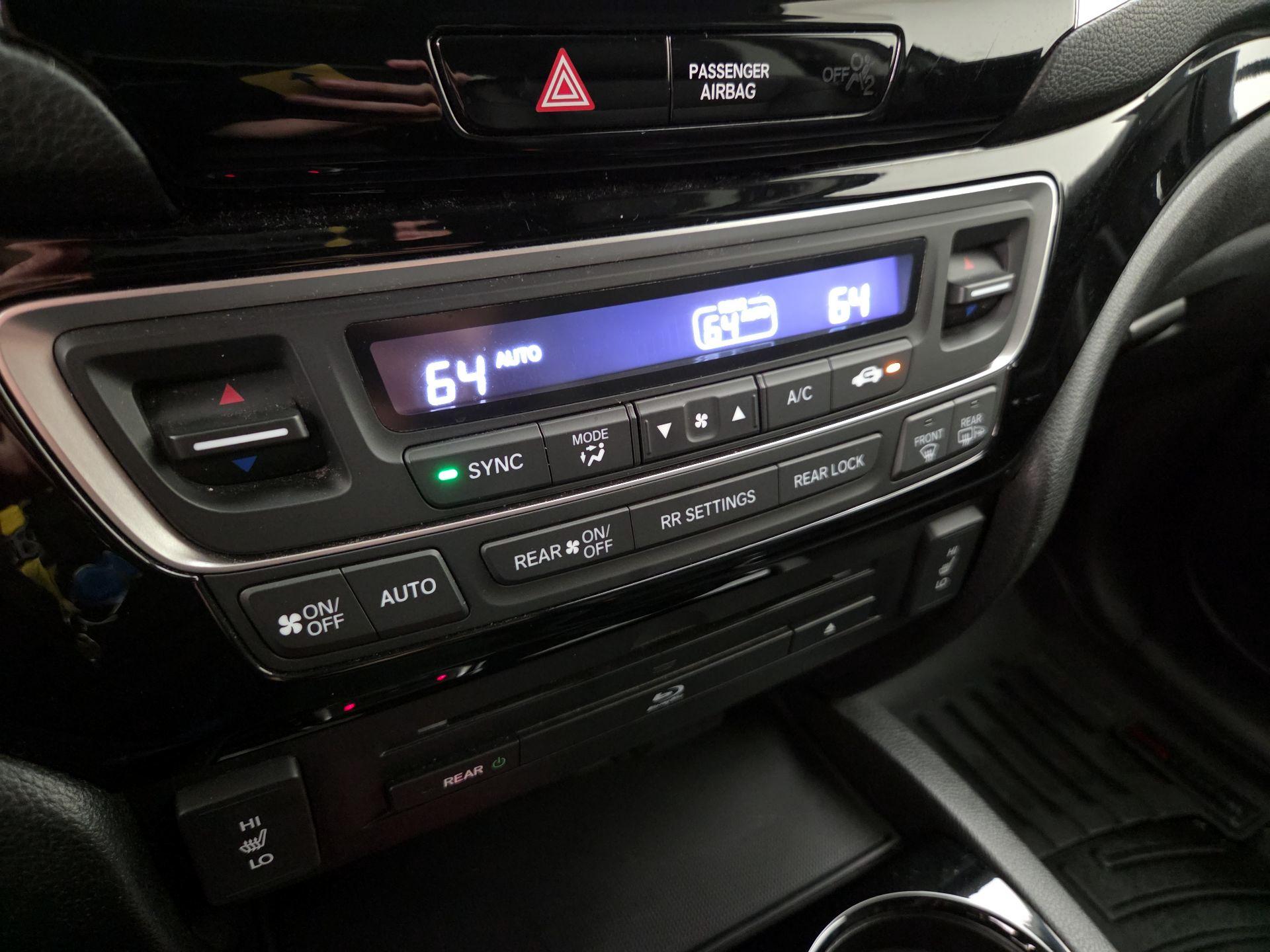 Thumbnail: 2017 Honda Pilot - 16