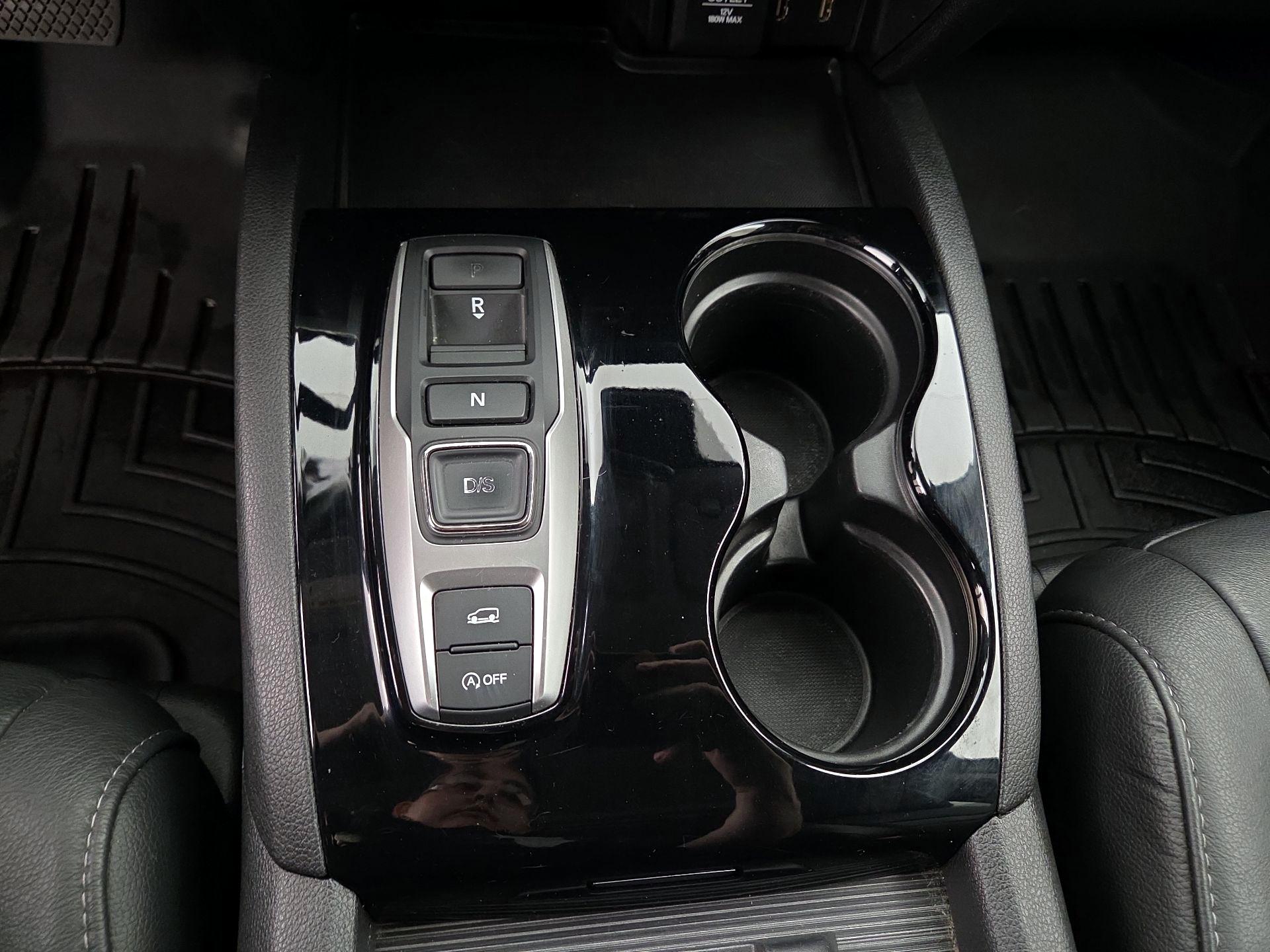Thumbnail: 2017 Honda Pilot - 17
