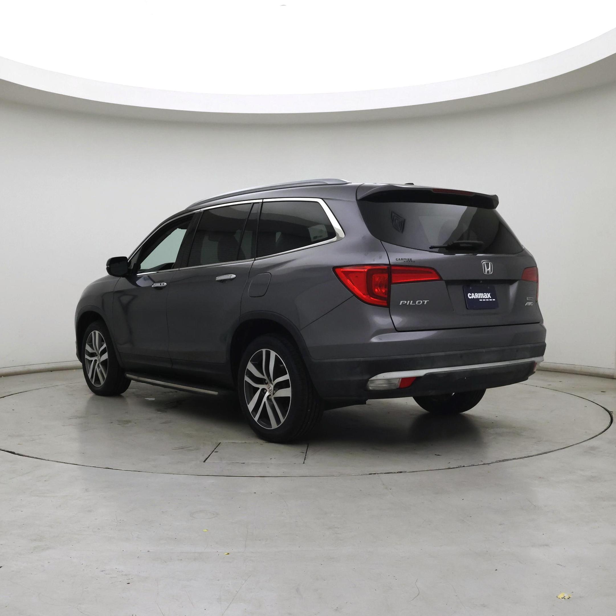 Thumbnail: 2017 Honda Pilot - 2