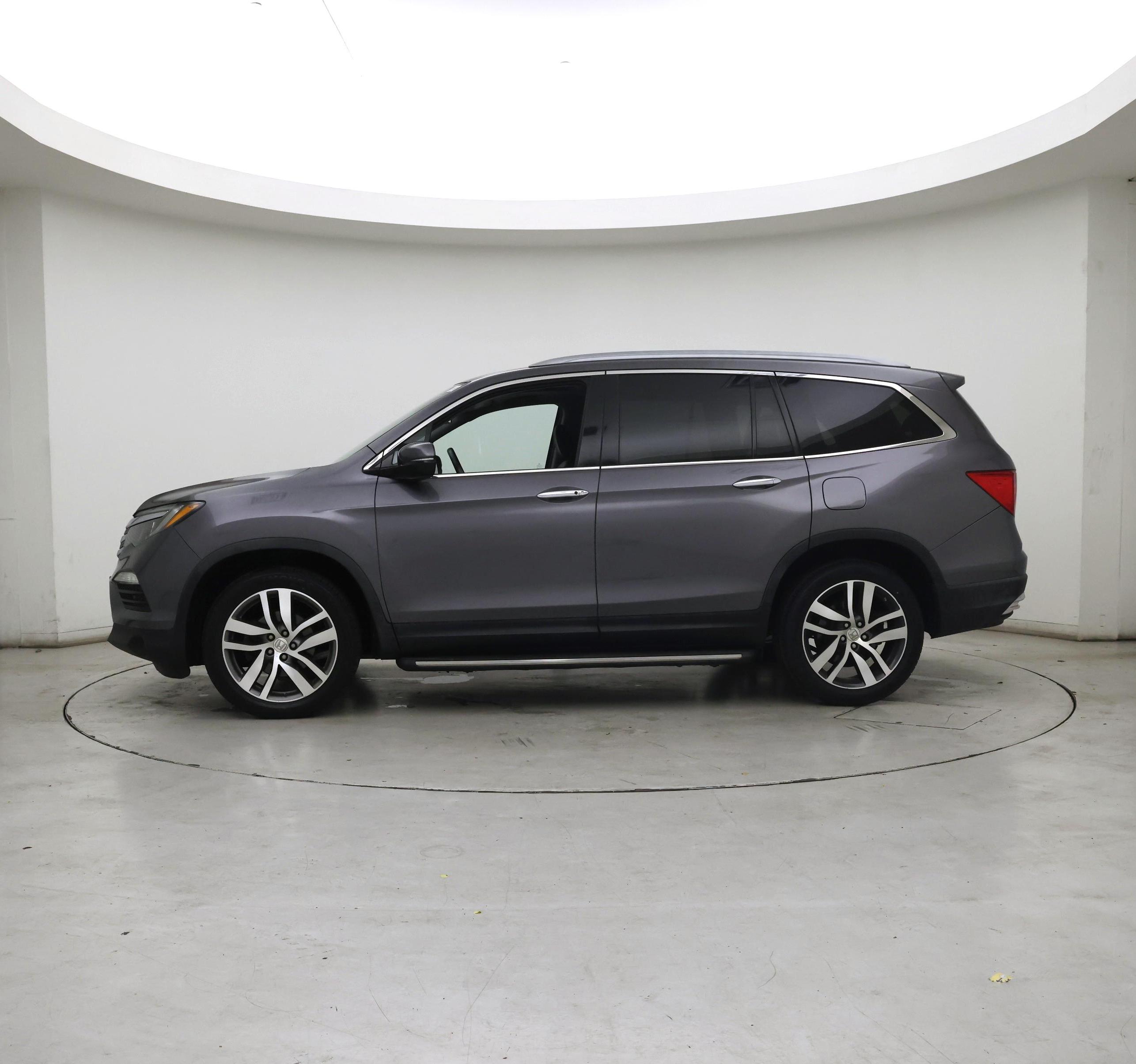 Thumbnail: 2017 Honda Pilot - 3