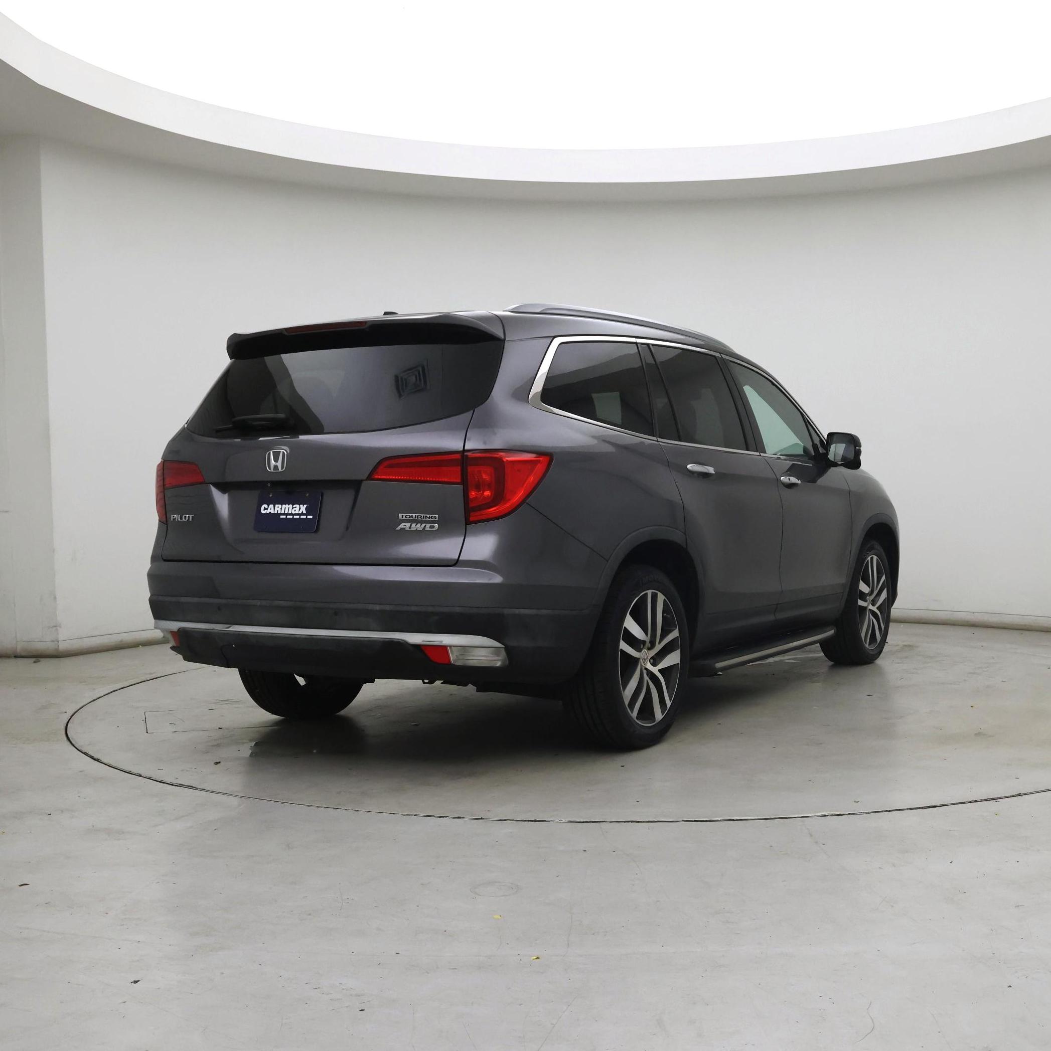 Thumbnail: 2017 Honda Pilot - 8