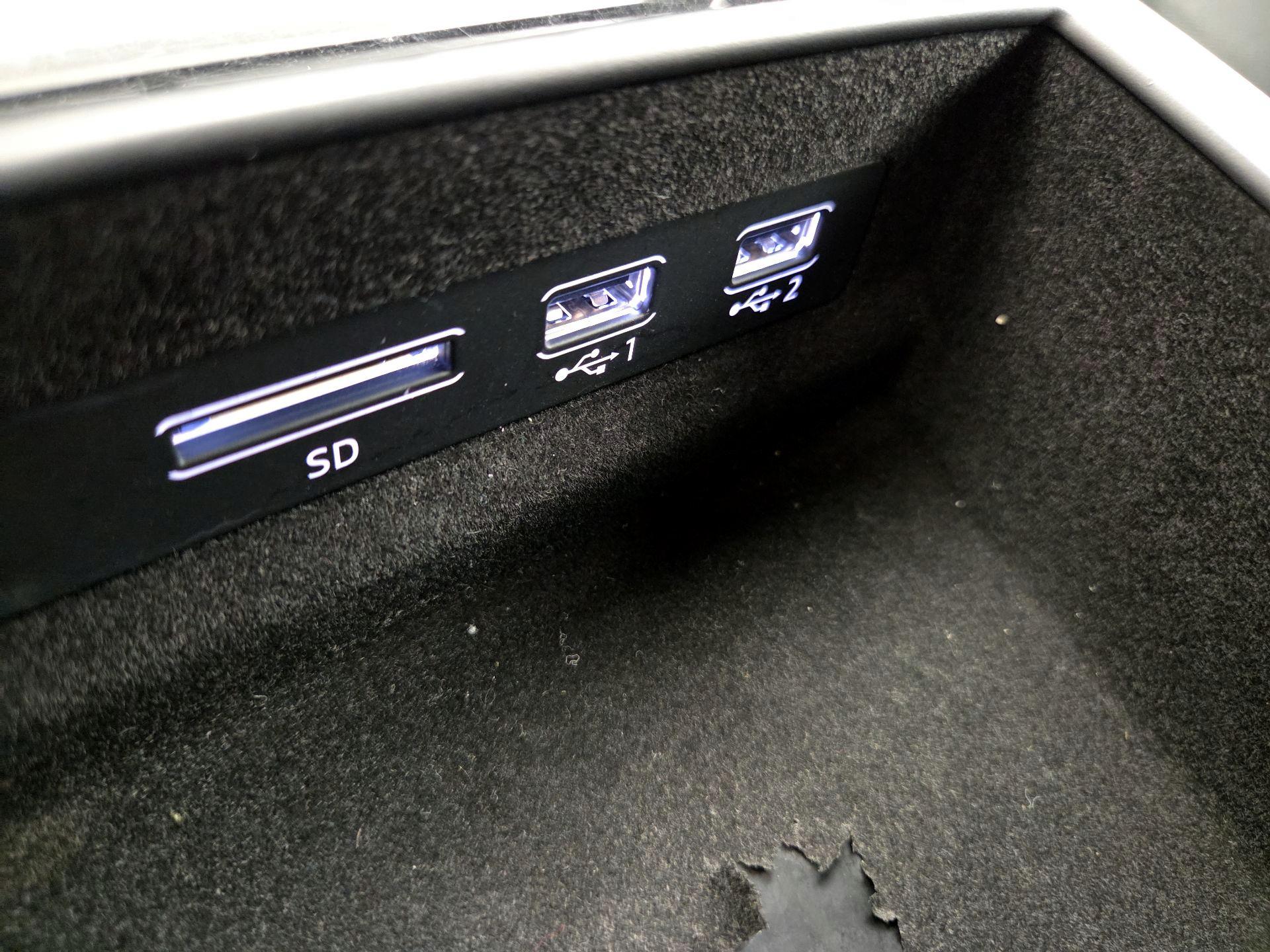 Thumbnail: 2020 Audi A8 - 19