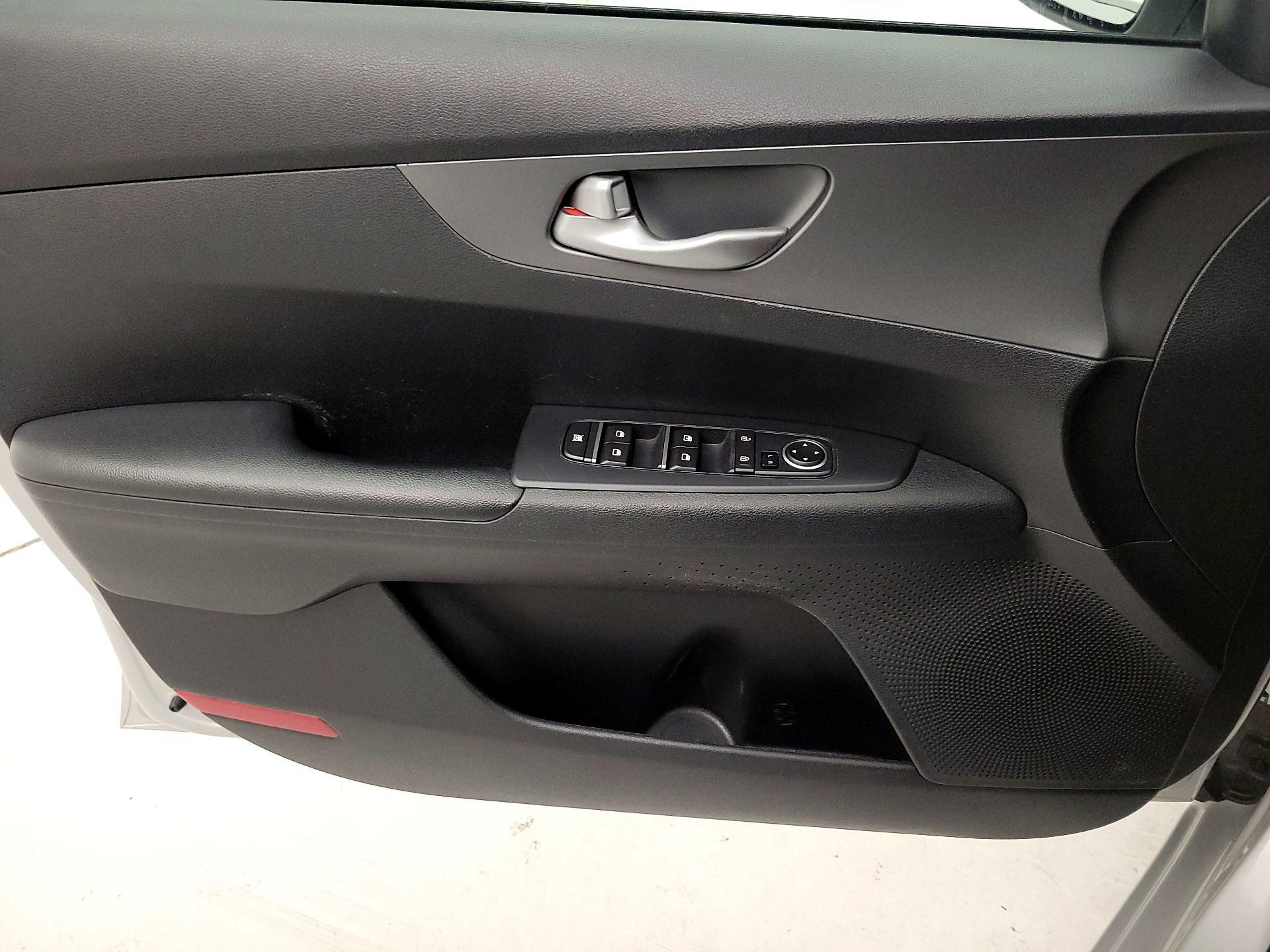 Thumbnail: 2019 Kia Forte - 12