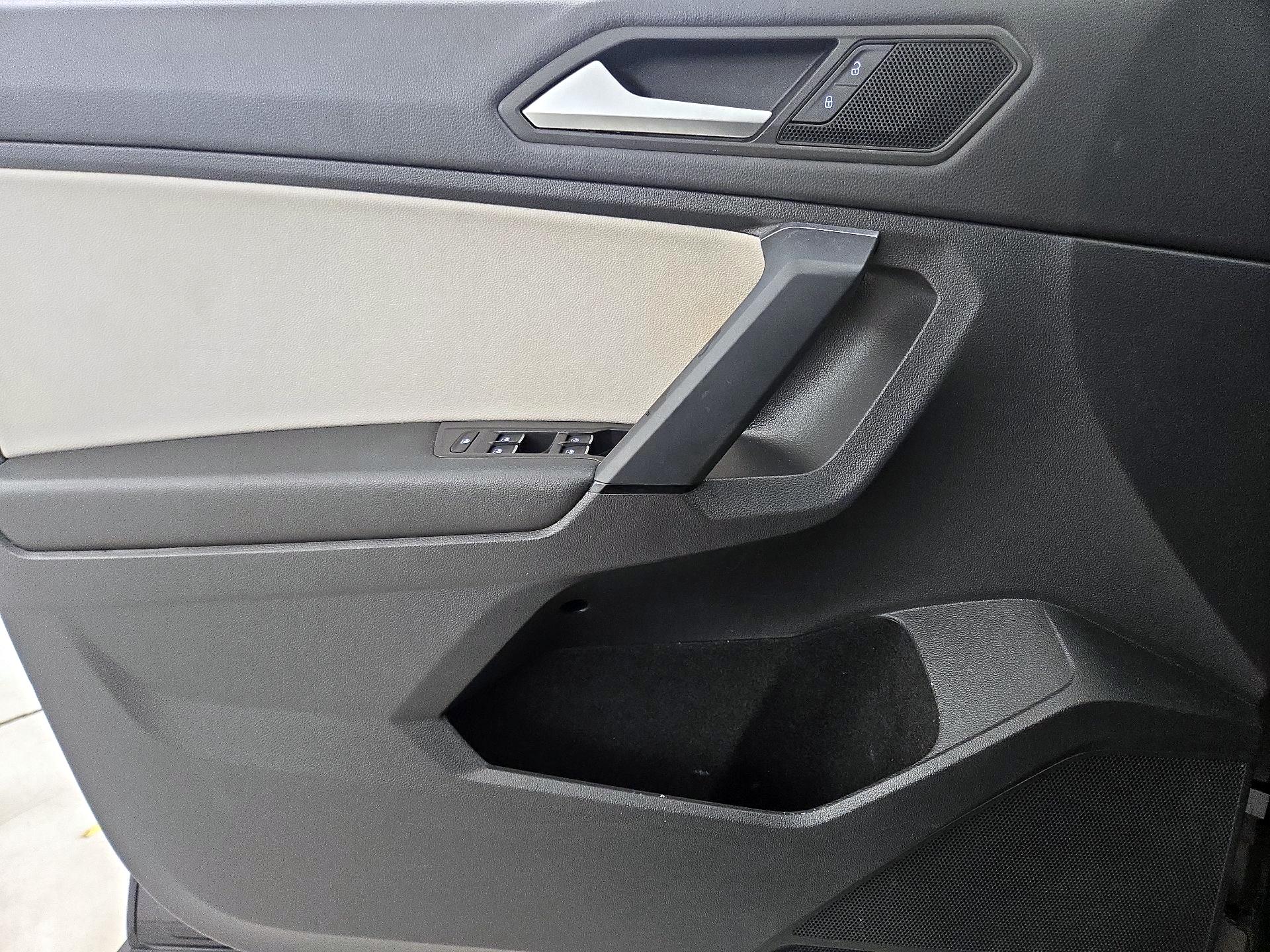 Thumbnail: 2019 Volkswagen Tiguan - 12