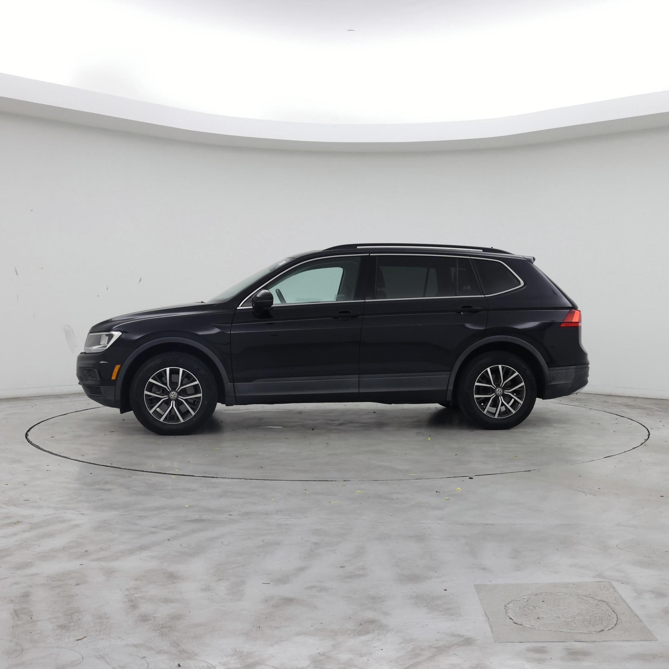 Thumbnail: 2019 Volkswagen Tiguan - 3