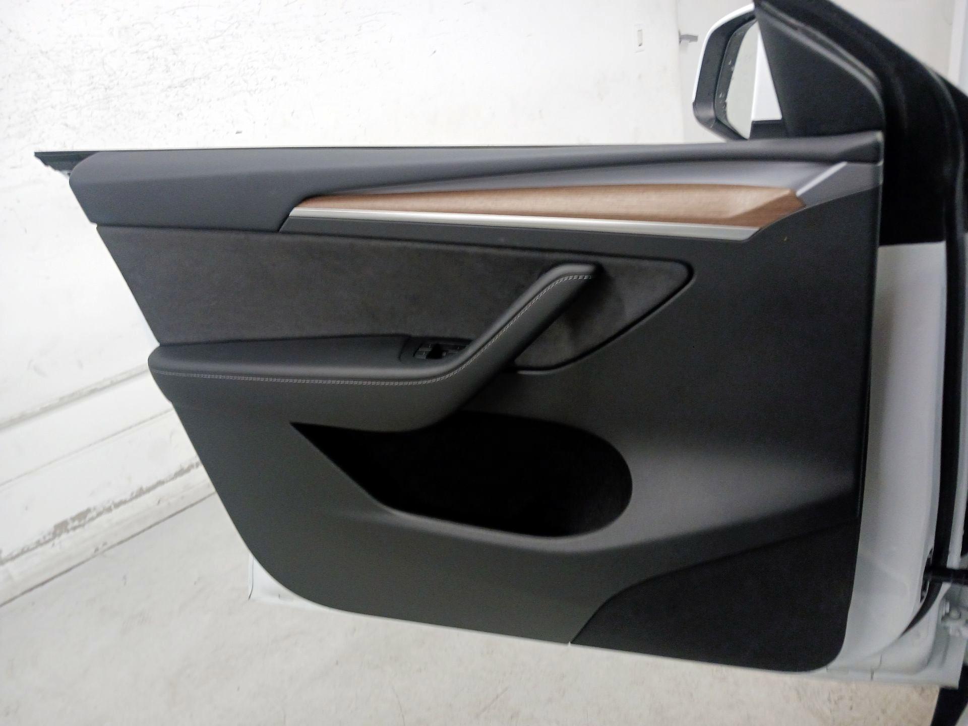 Thumbnail: 2023 Tesla Model Y - 10
