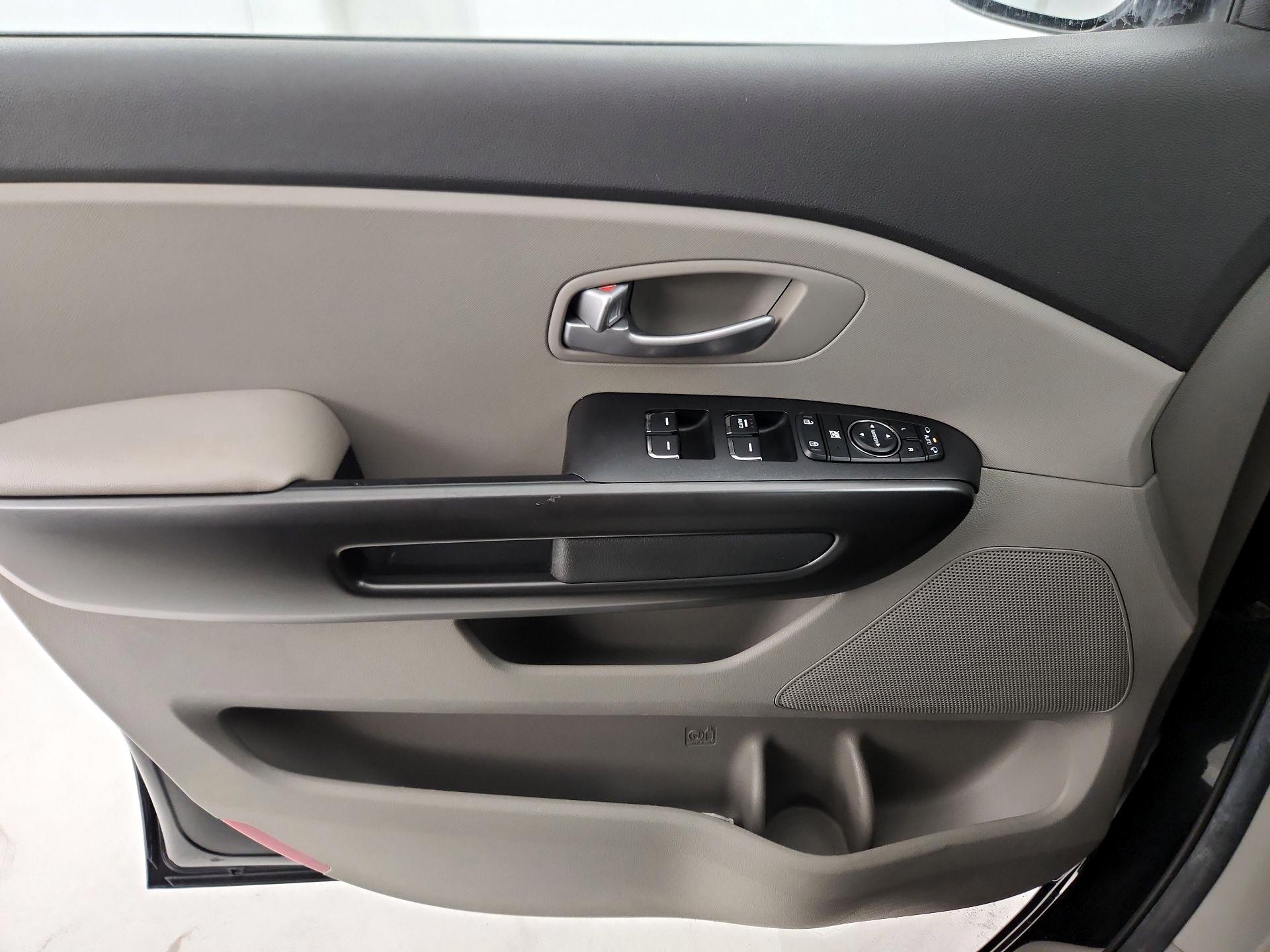 Thumbnail: 2016 Kia Sedona - 12