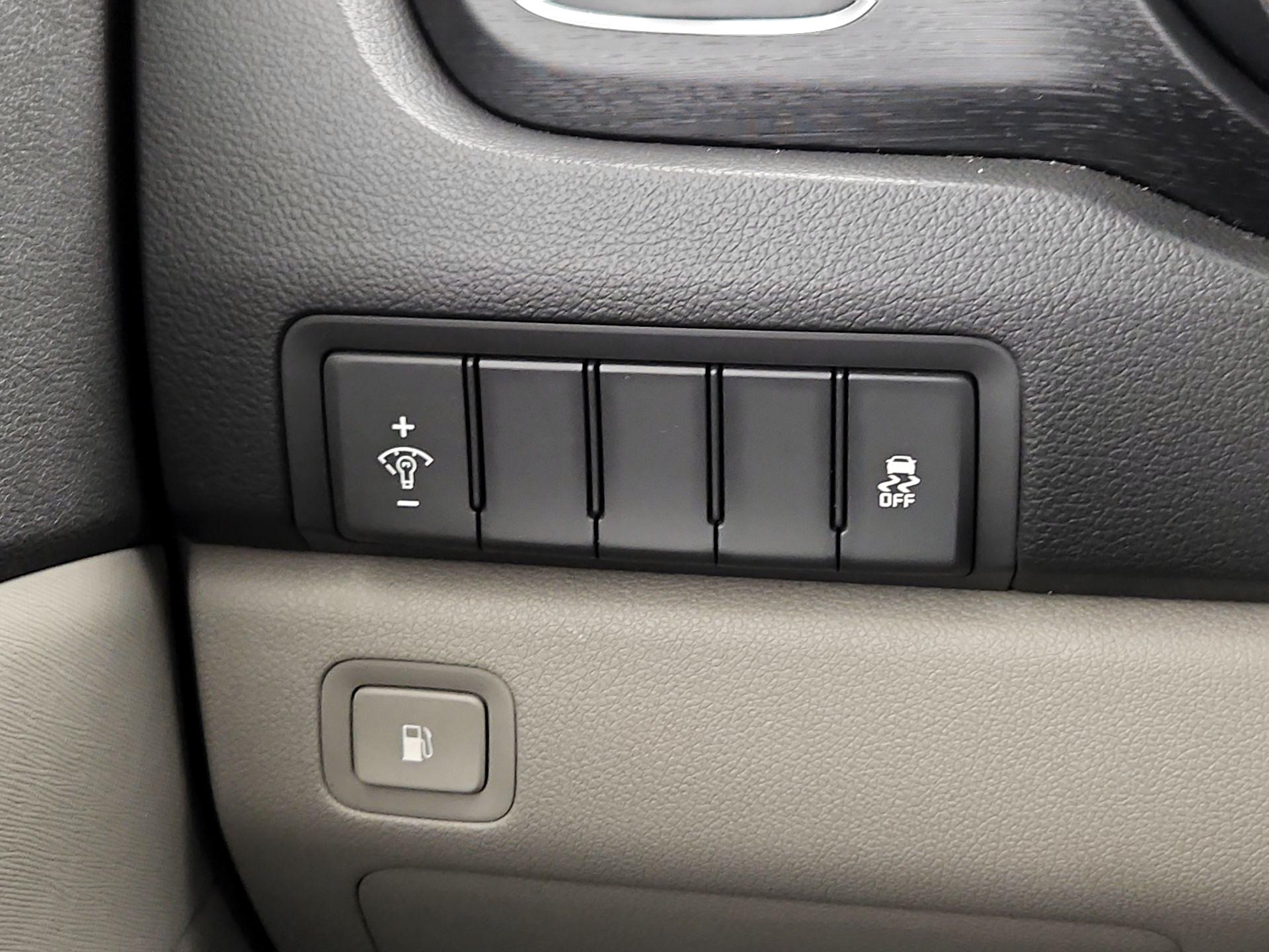 Thumbnail: 2016 Kia Sedona - 13