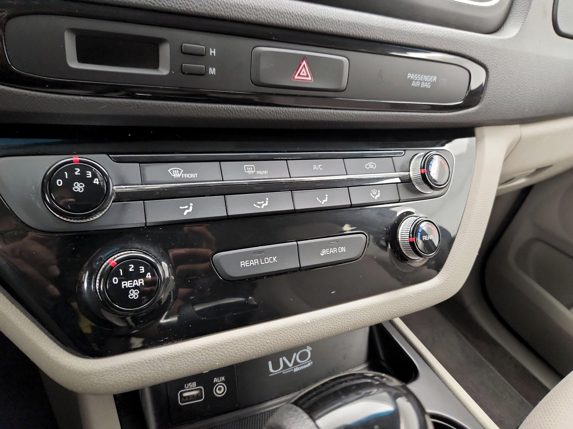 Thumbnail: 2016 Kia Sedona - 16