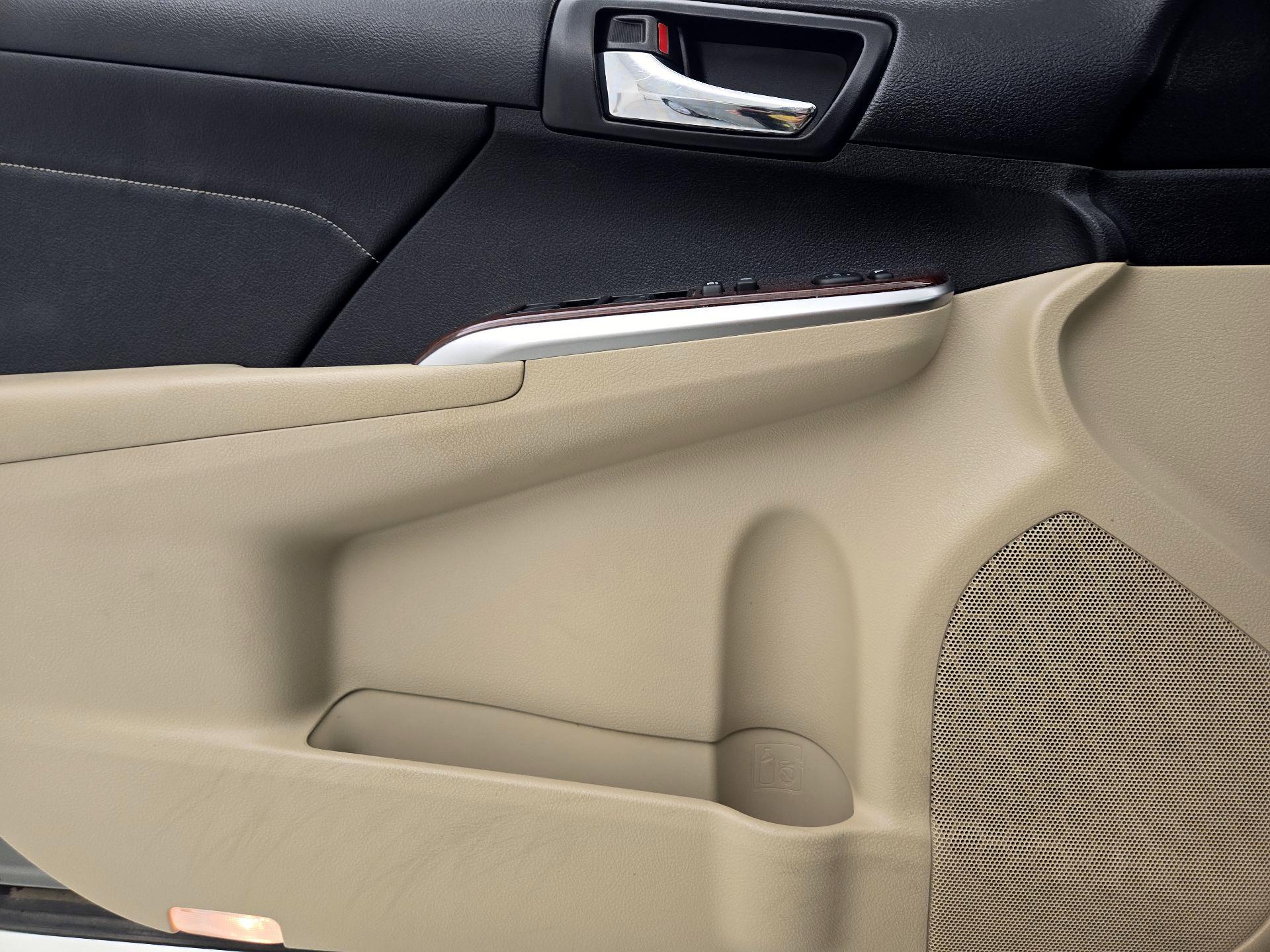 Thumbnail: 2014 Toyota Camry - 12