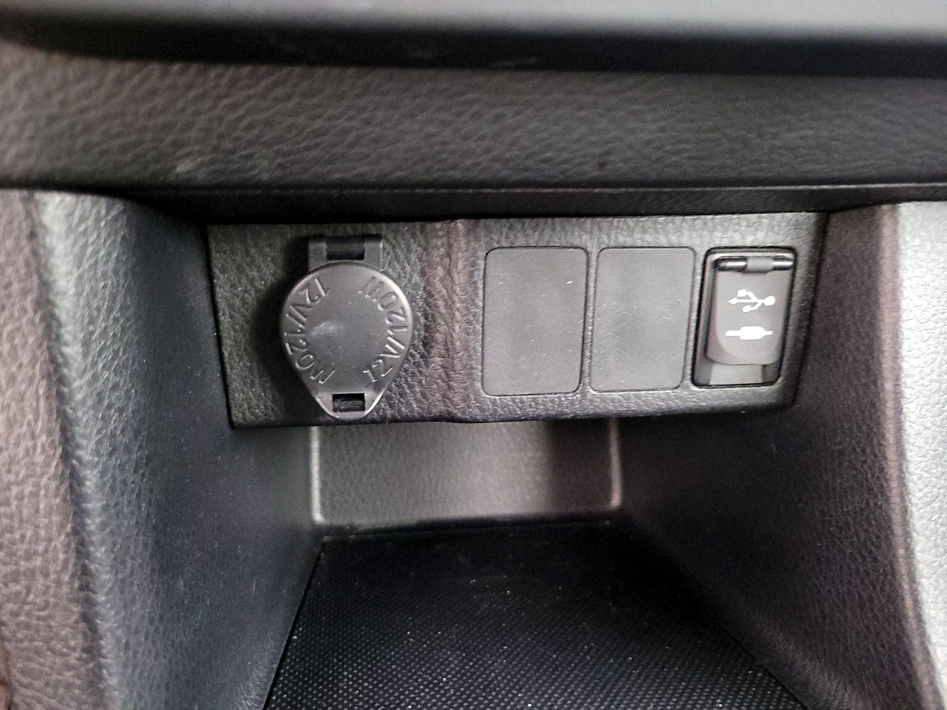 Thumbnail: 2014 Toyota Corolla - 18