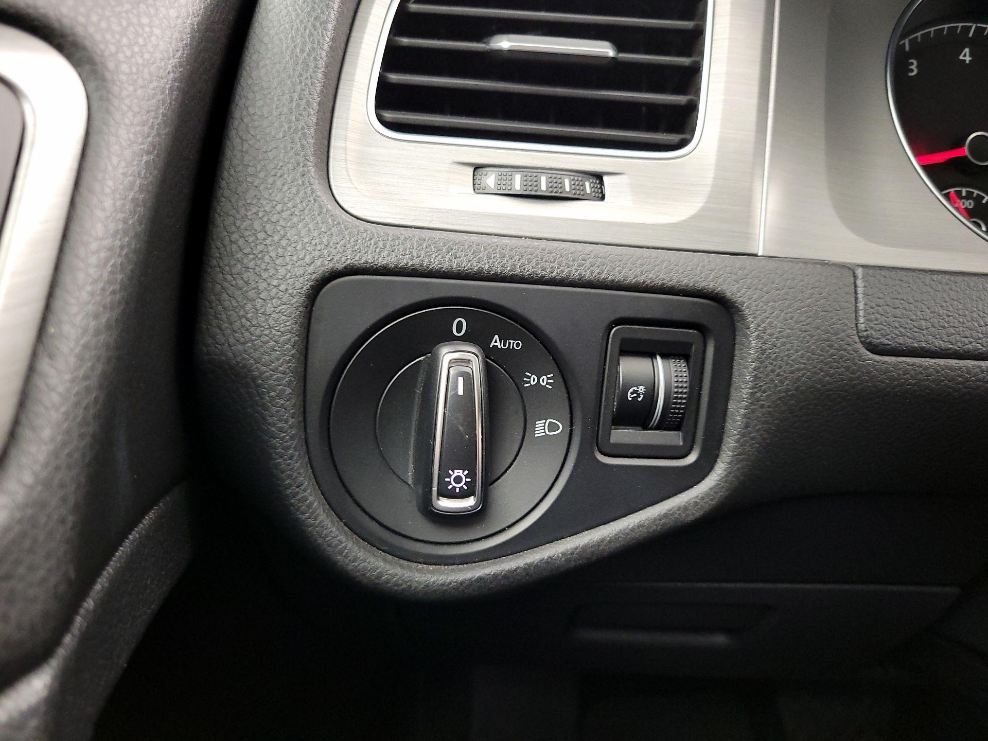 Thumbnail: 2016 Volkswagen Golf - 13