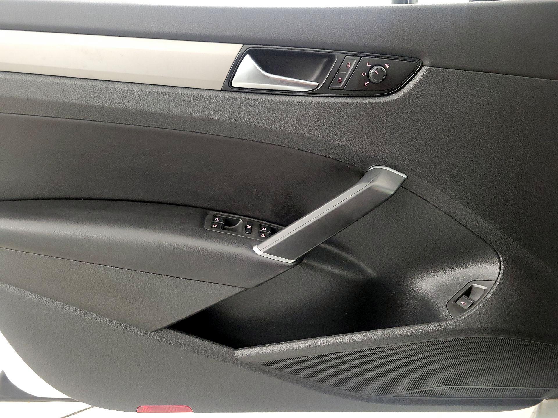 Thumbnail: 2020 Volkswagen Passat - 12