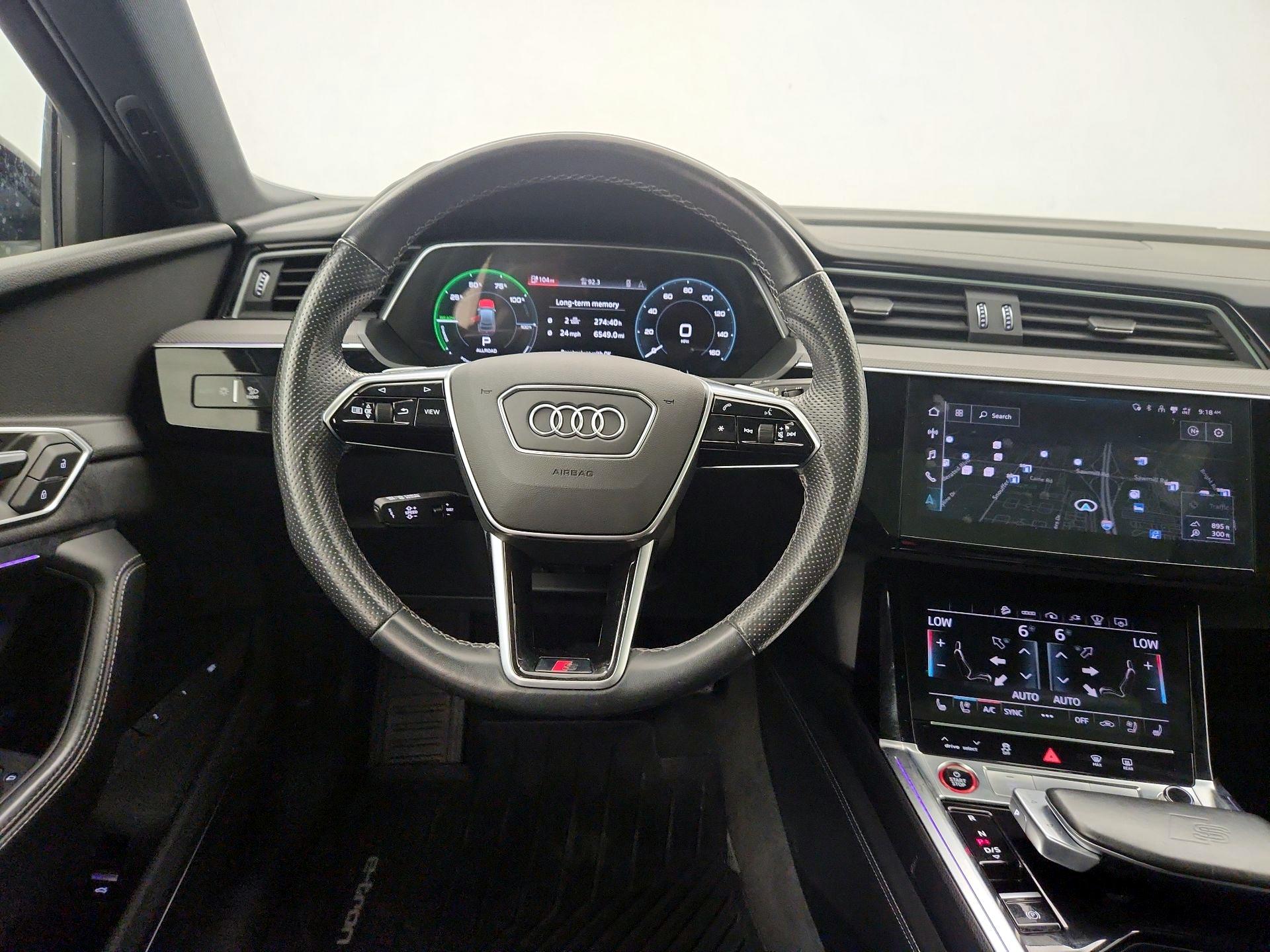 Thumbnail: 2023 Audi e-tron S - 10