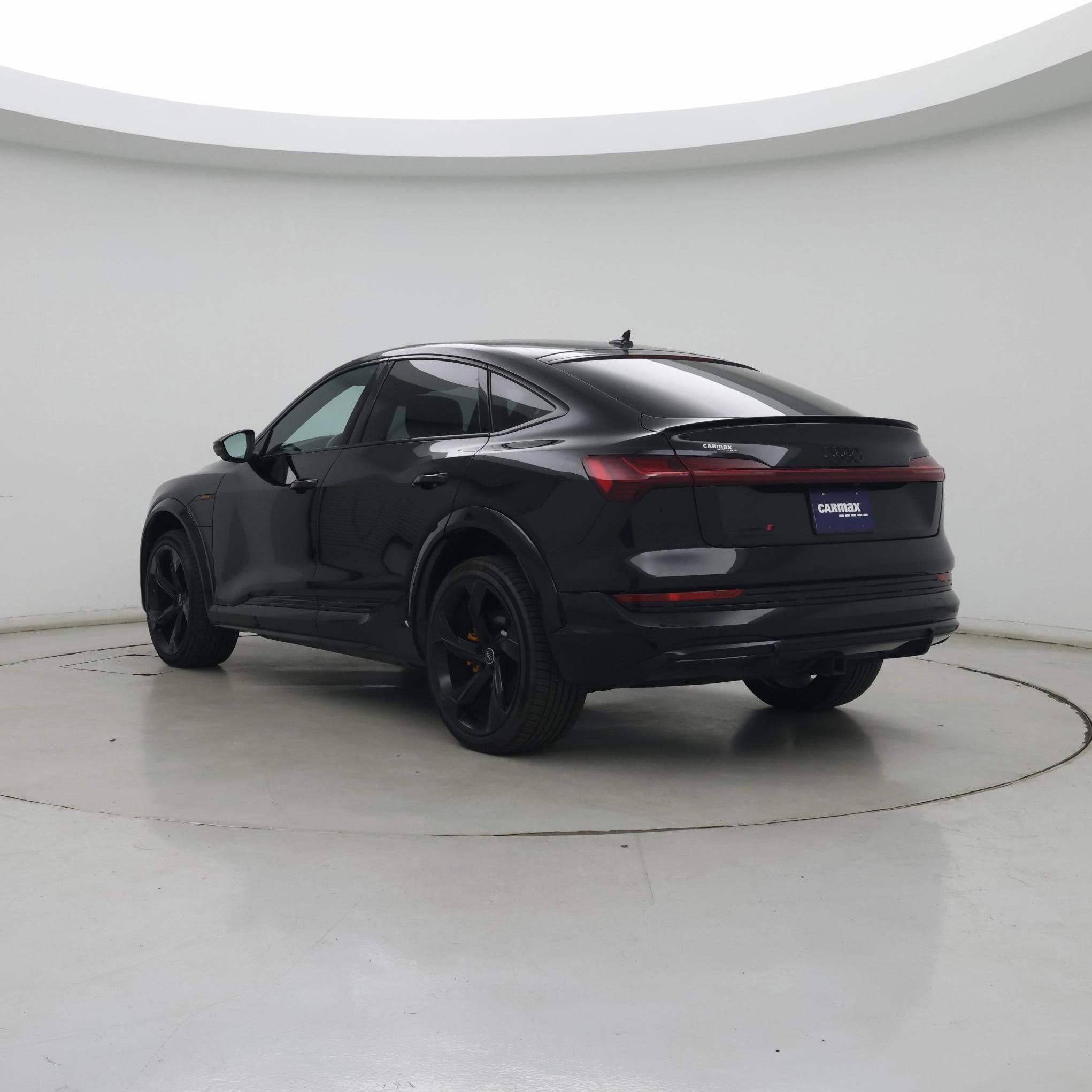 Thumbnail: 2023 Audi e-tron S - 2